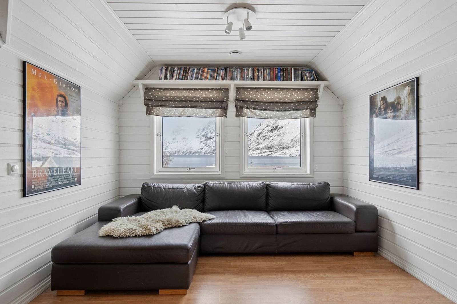 I 2 etg er det en koselig loftstue Galleribilde