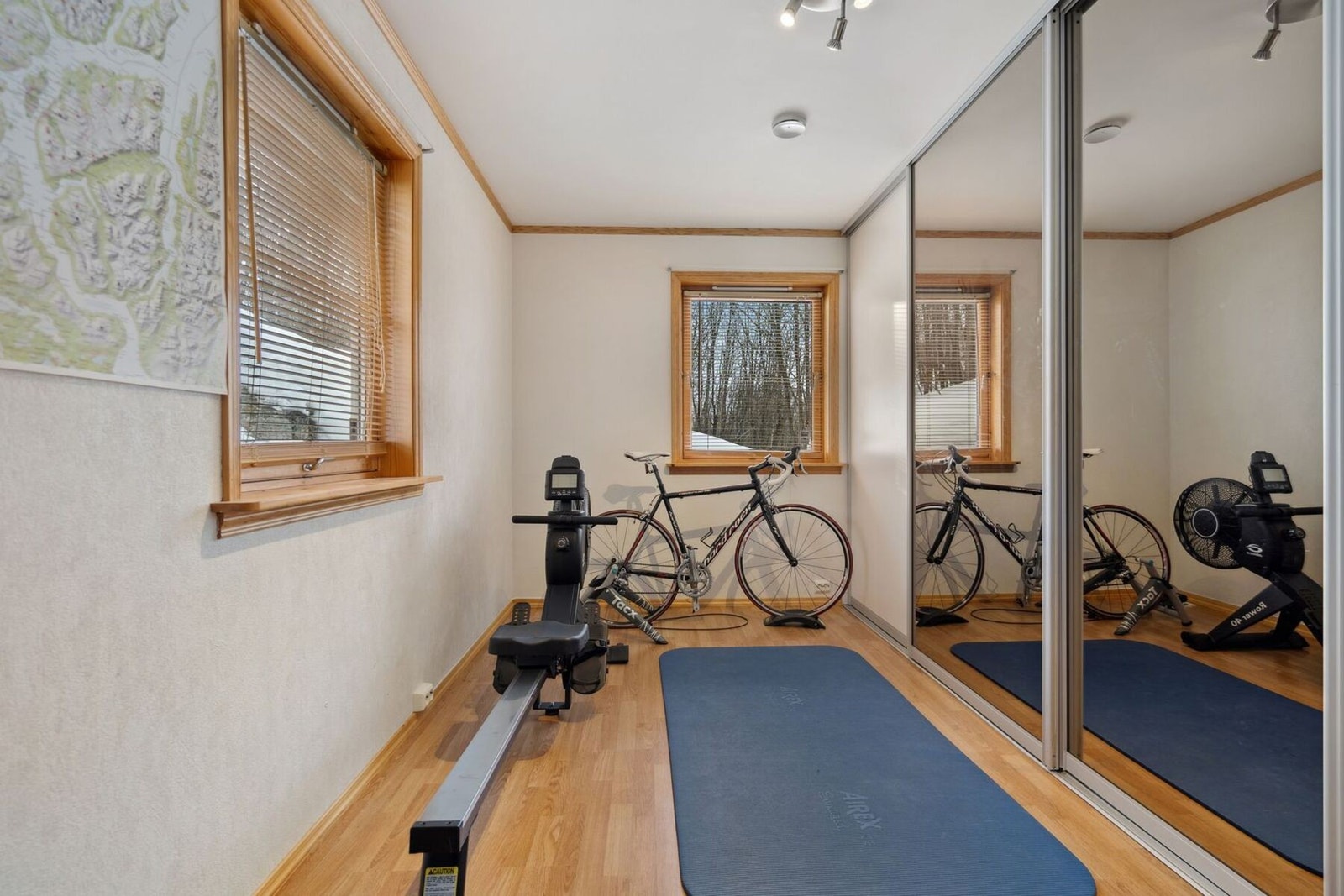 Det er ett soverom i 1 etg. Totalt er det 4 soverom i boligen. Galleribilde