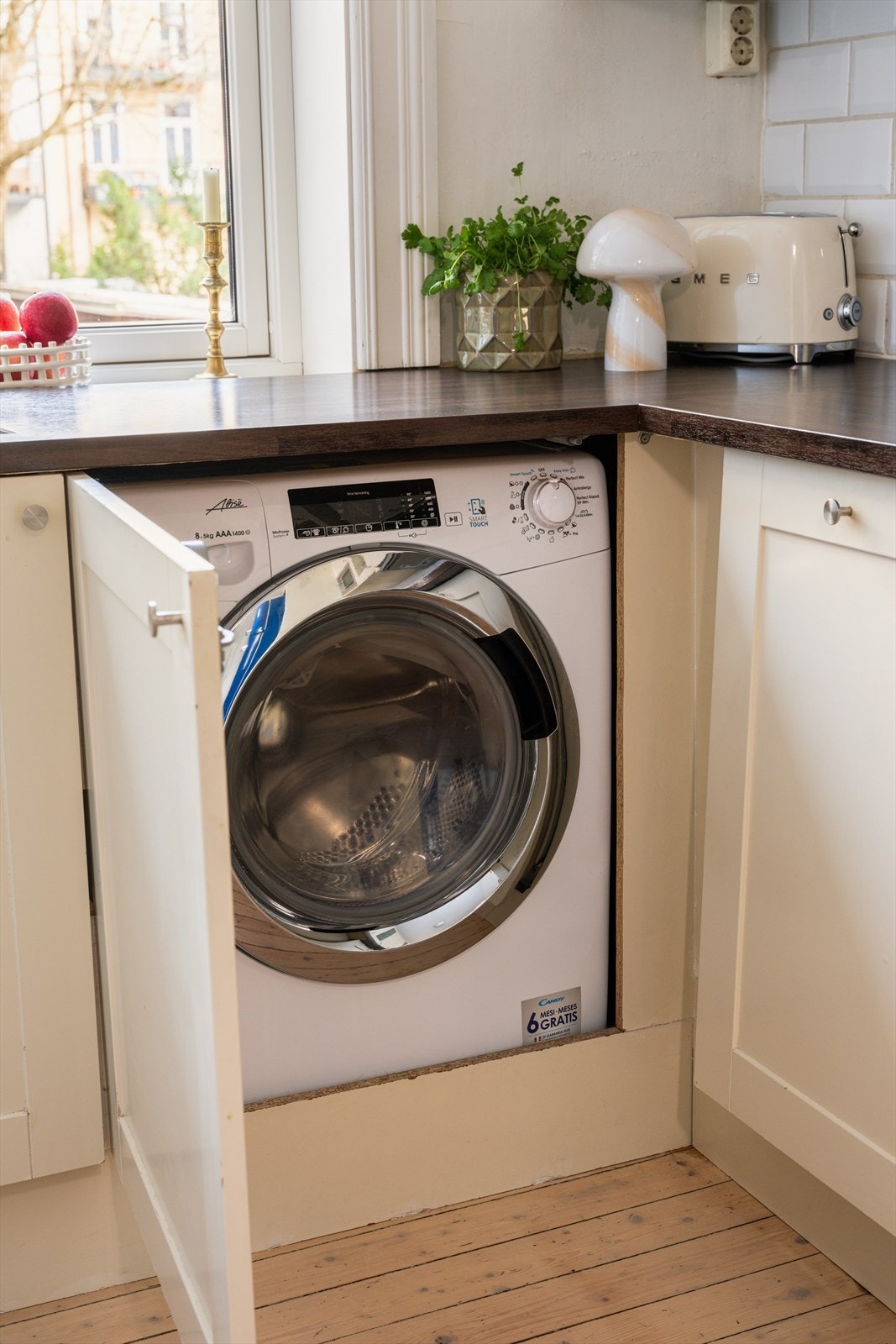 Opplegg for vaskemaskin på kjøkkenet. Galleribilde