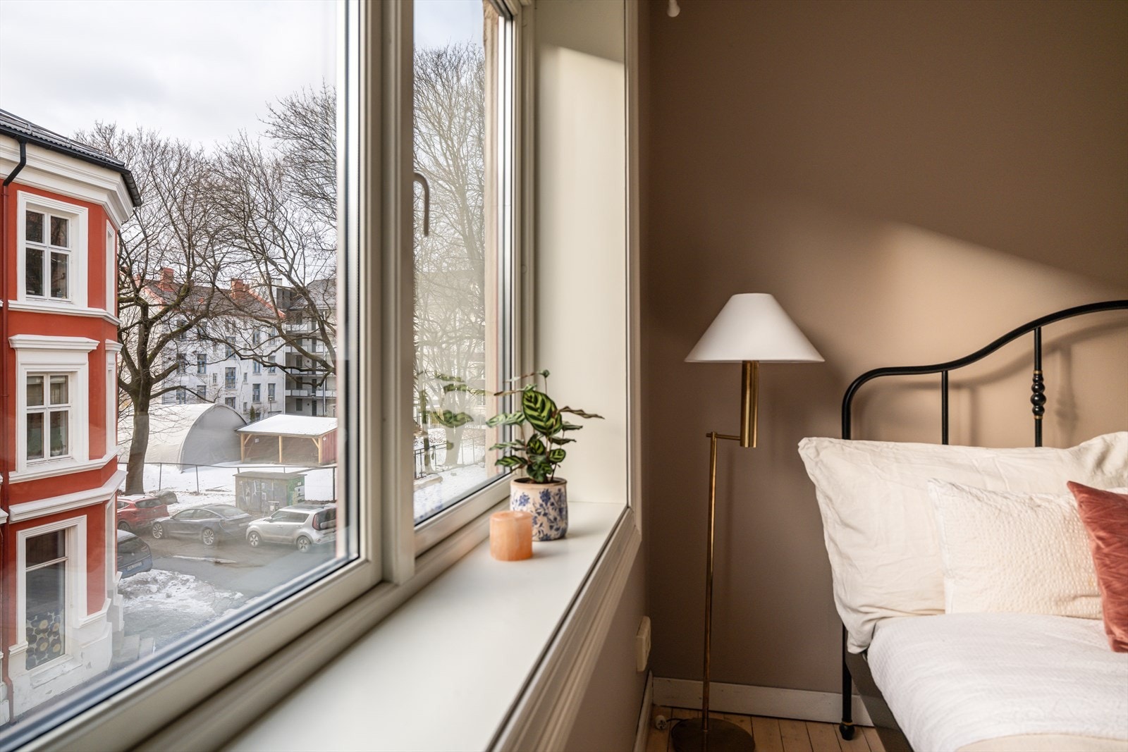 Soverommet vender mot rolig gate. Galleribilde