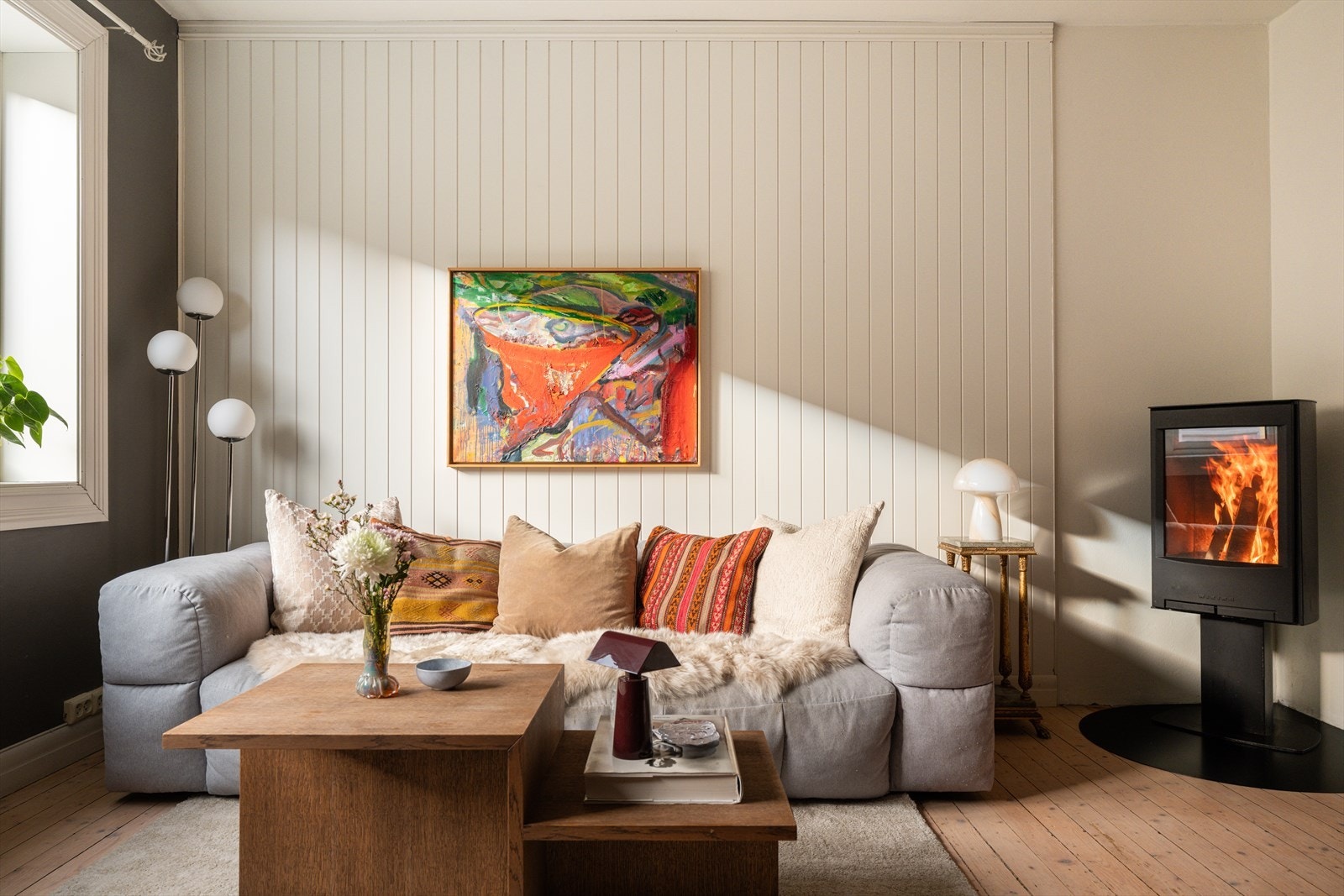 Dette er en meget attraktiv 3-roms aksjeleilighet med sentral beliggenhet et etablert og hyggelig bomiljø. Galleribilde