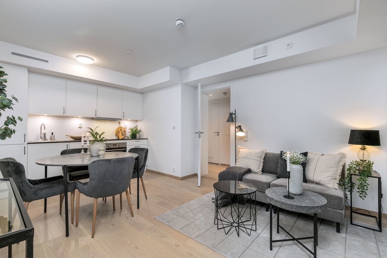 Leiligheten har oppvarming med vannbåren varme via radiatorer, samt balansert ventilasjon med varmegjenvinning. En meget energieffektiv bolig! Galleribilde