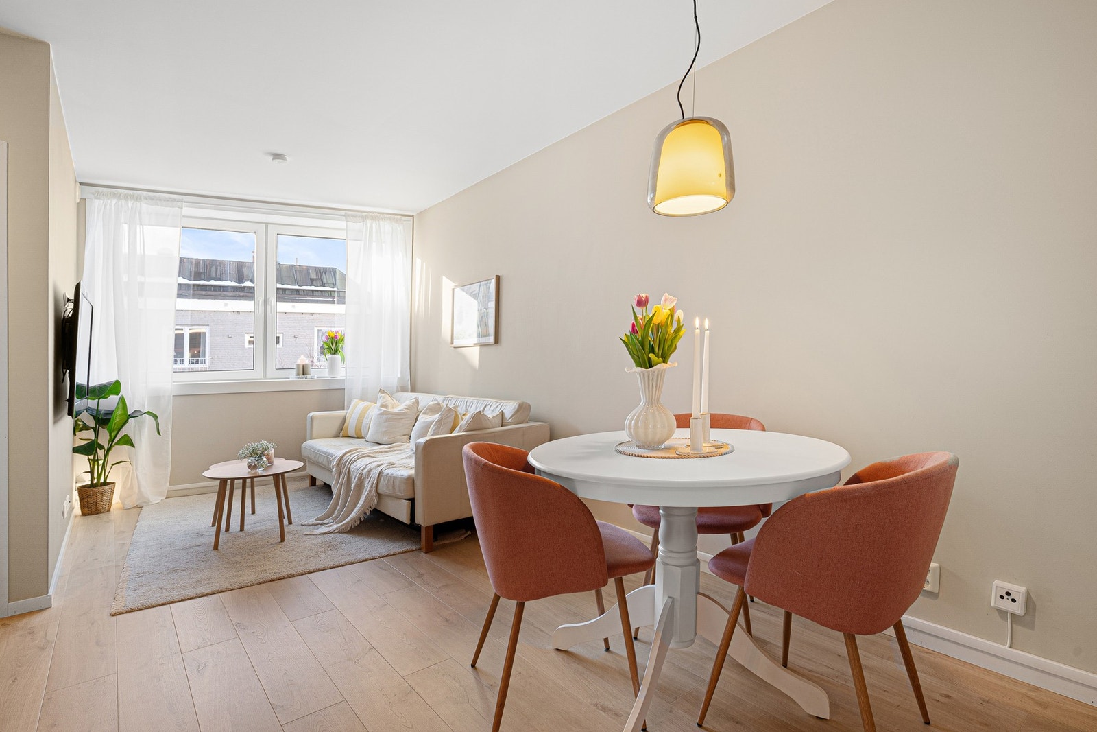 EiendomsMegler1 ved Markus Tangvik har gleden av å presentere en nydelig bygårdsleilighet i Kalvskinnsgata 5. Galleribilde