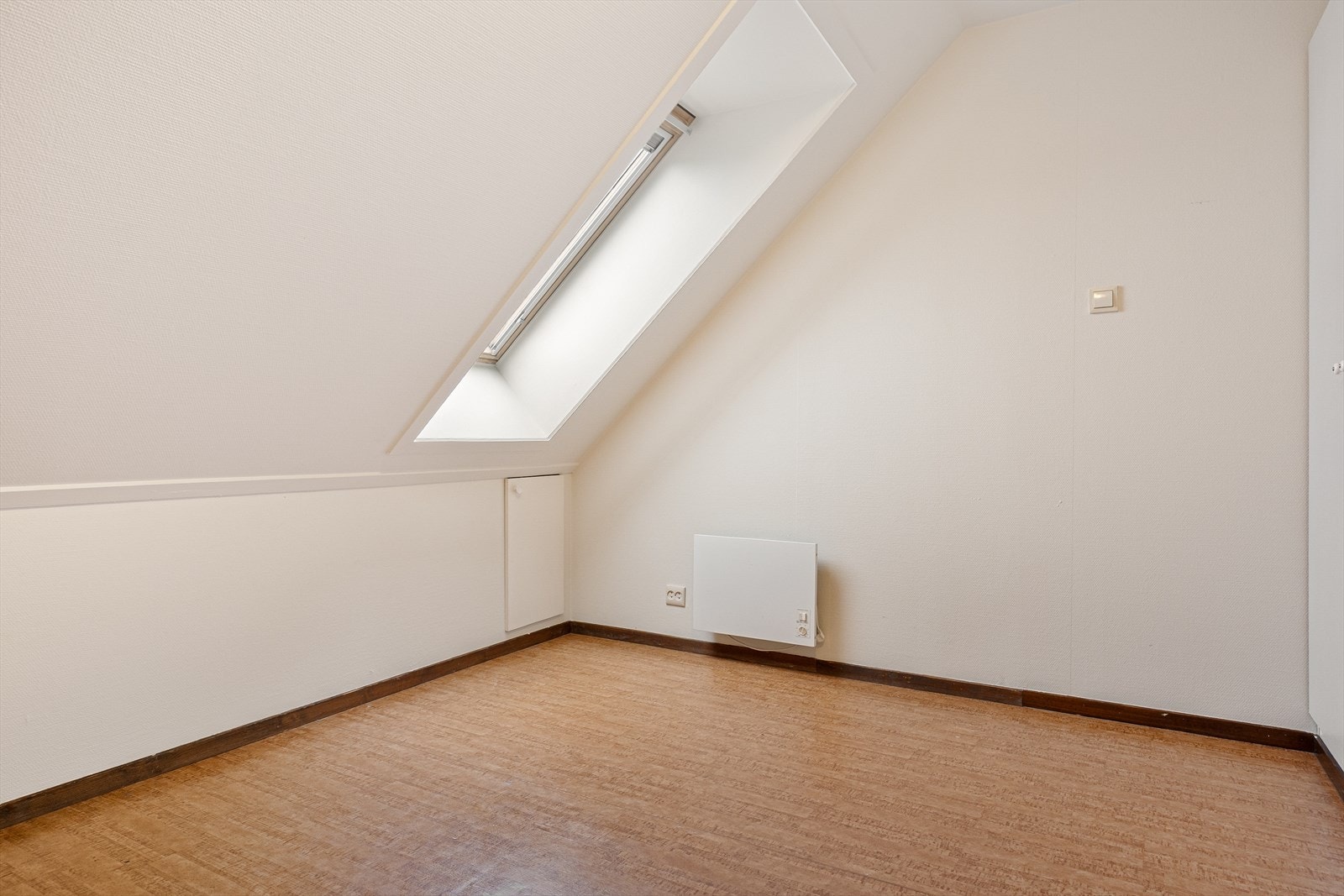 Leilighetens første soverom har garderobeskap inkludert. Galleribilde