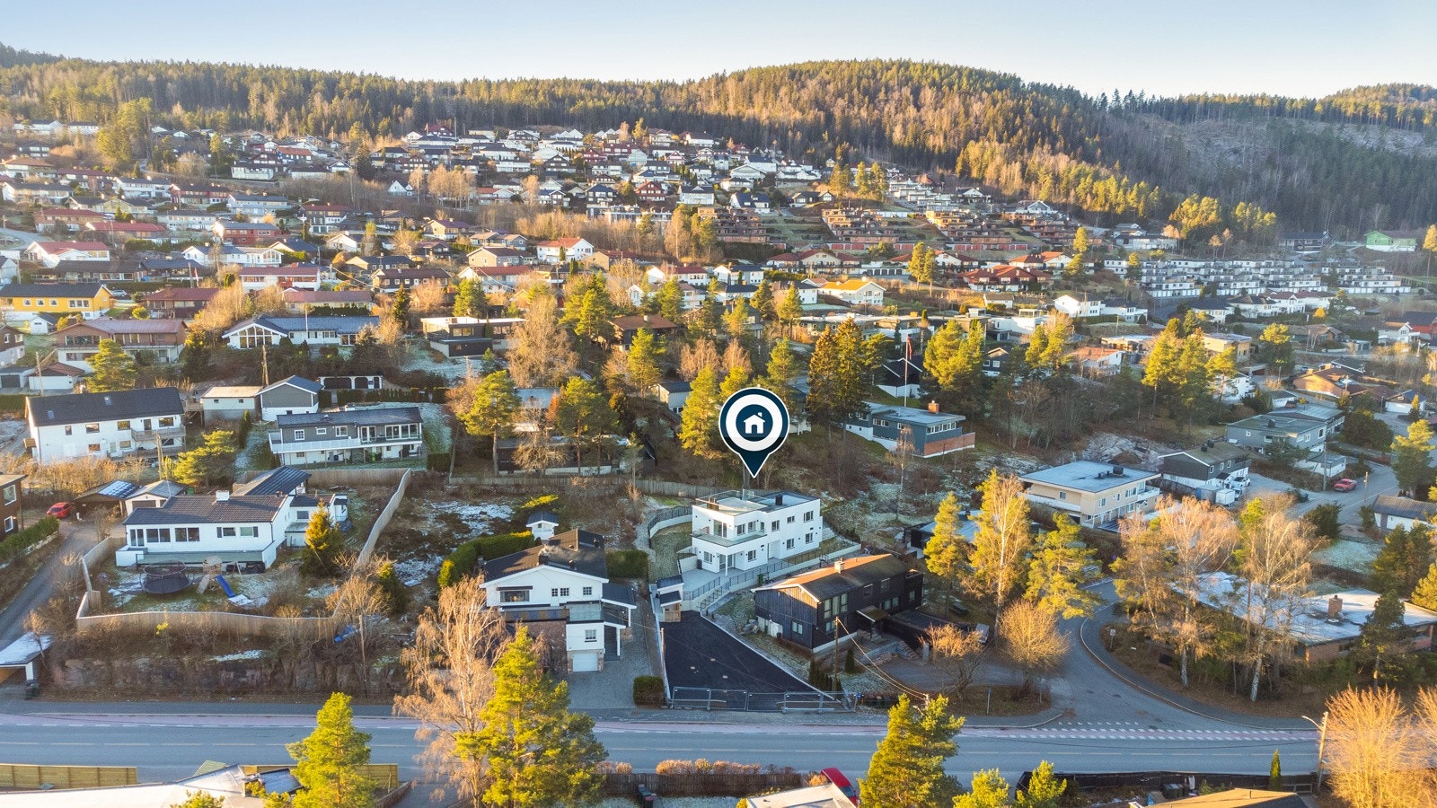 Tilbaketrukket og skjermet beliggenhet i attraktivt villastrøk på Galterud på Austad Galleribilde