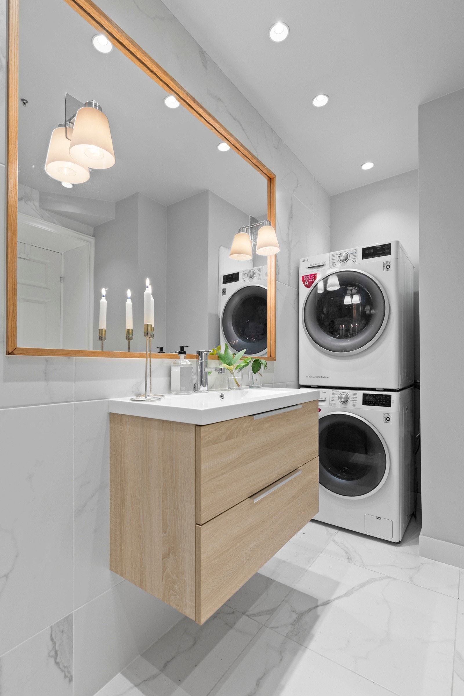 Badet har opplegg for både vaskemaskin og tørketrommel i nisje og det er balansert ventilasjon. Galleribilde