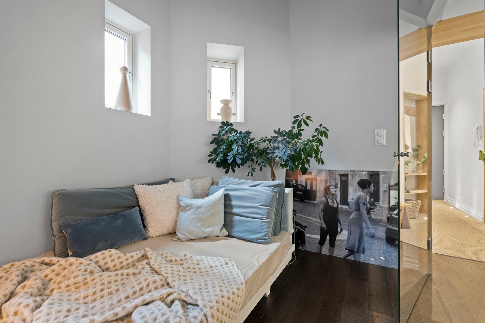 Leiligheten har et praktisk arbeidsrom som passer godt som hjemmekontor. Galleribilde