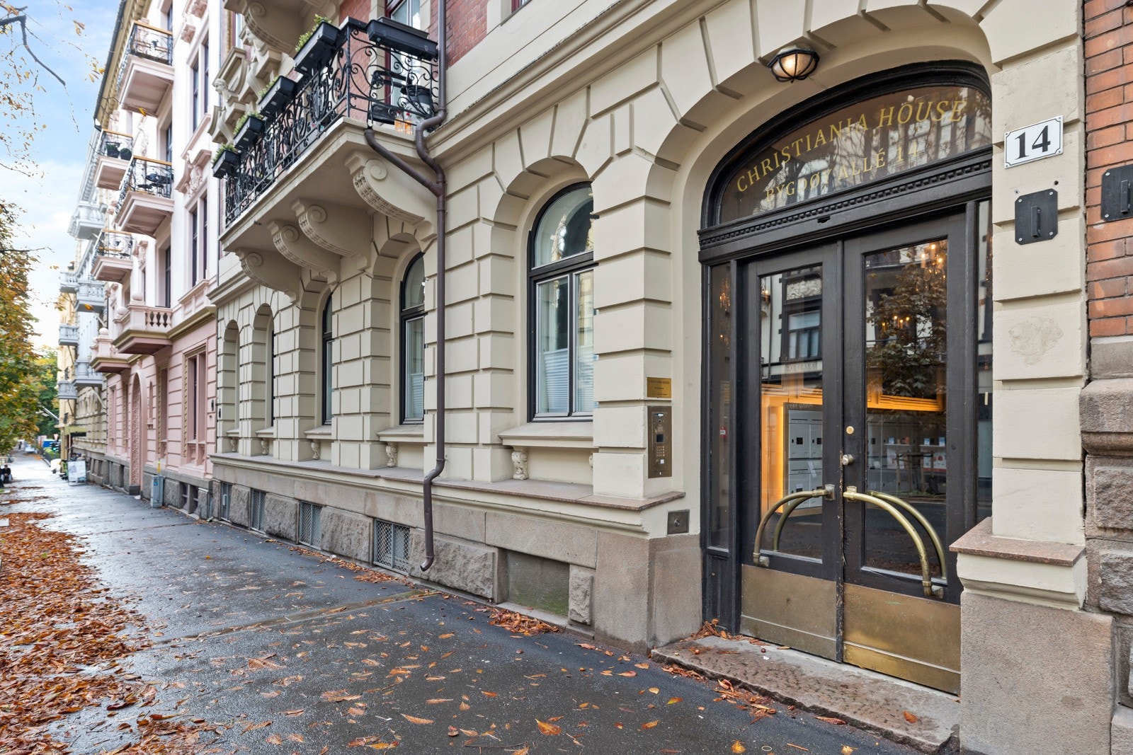 Inngangsparti. Galleribilde