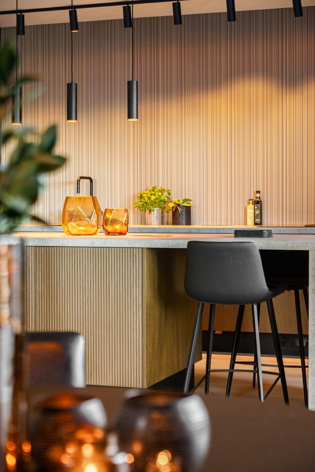 Barløsningen ved kjøkkenøya gir en uformell spiseplass. Galleribilde