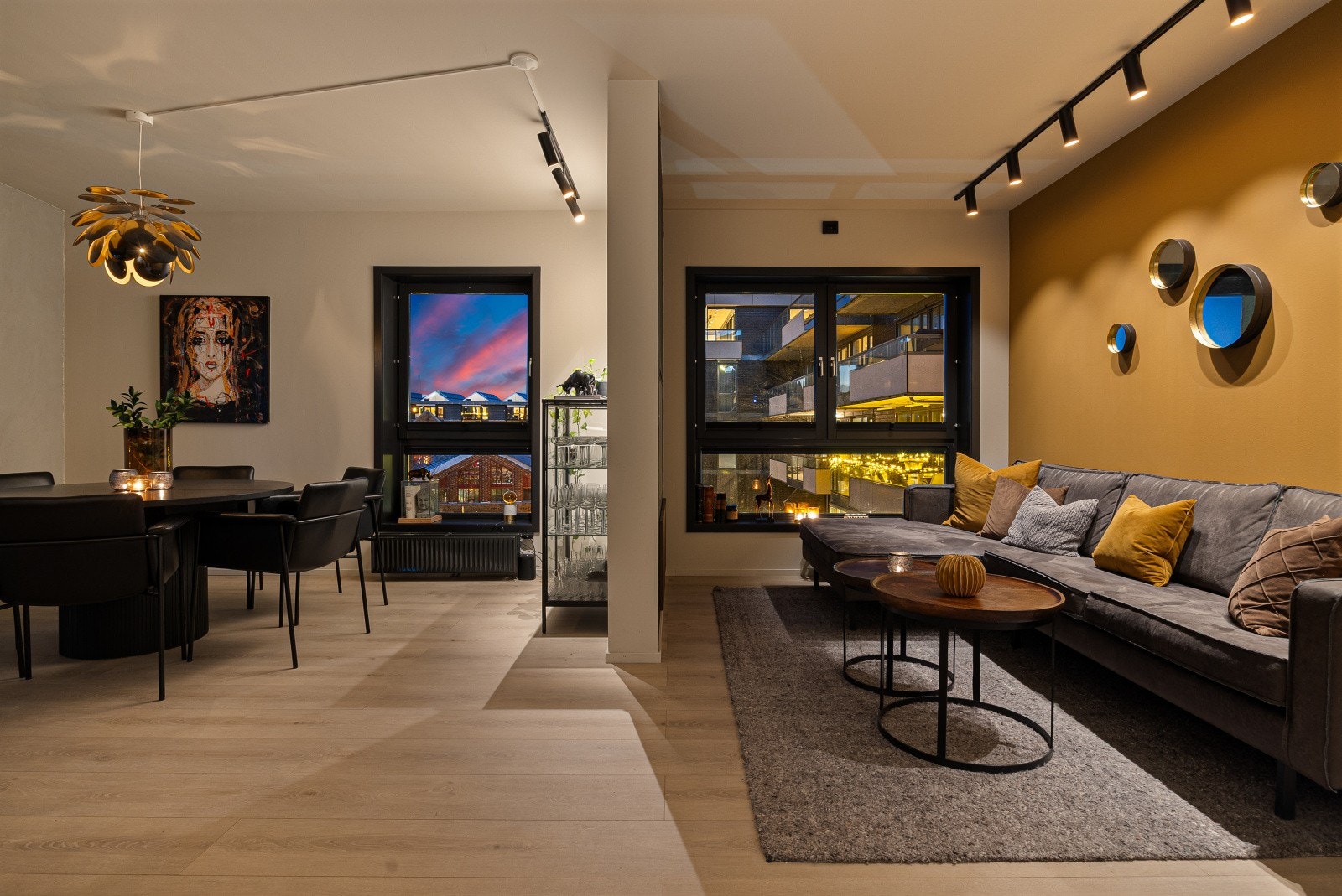 Det elektriske anlegget har ny innmat i sikringsskapet fra 2022. Galleribilde