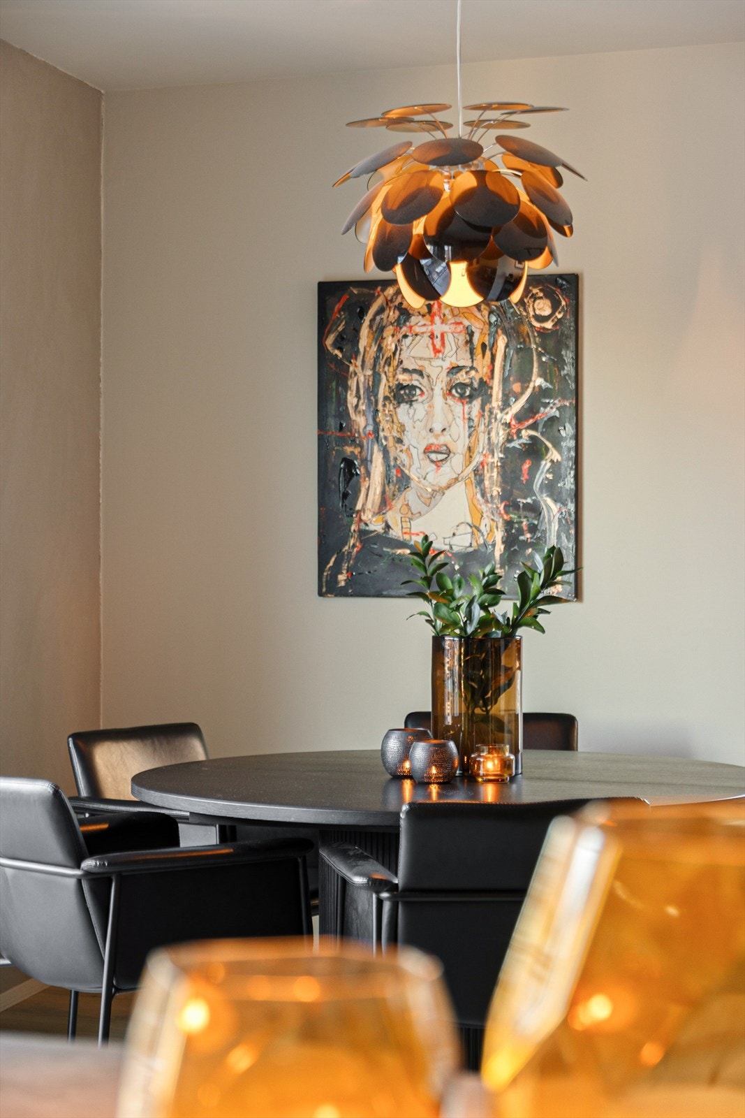 Gjennomgående nye gulv og overflater på vegger og tak fra oppgraderingen i 2022. Galleribilde