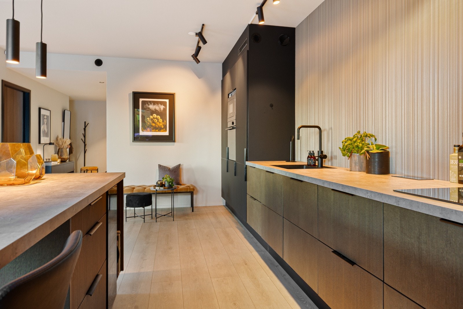 Den gjennomtenkte utformingen gir en god arbeidsflyt på kjøkkenet. Galleribilde