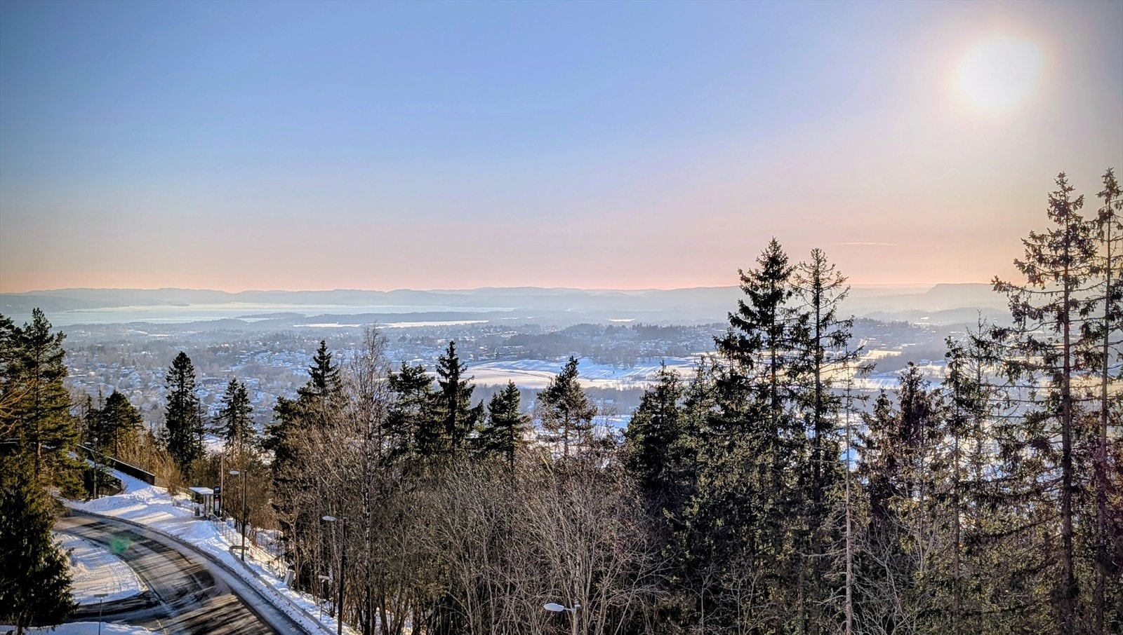 Flott utsikt mot fjorden, Marka og Bogstadvannet Galleribilde