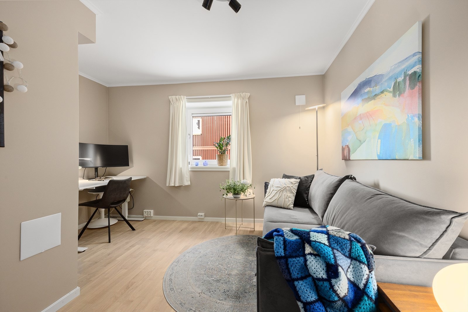 Lyst og fleksibelt soverom 2 som egner seg godt som barnerom, gjesterom eller hjemmekontor. Galleribilde