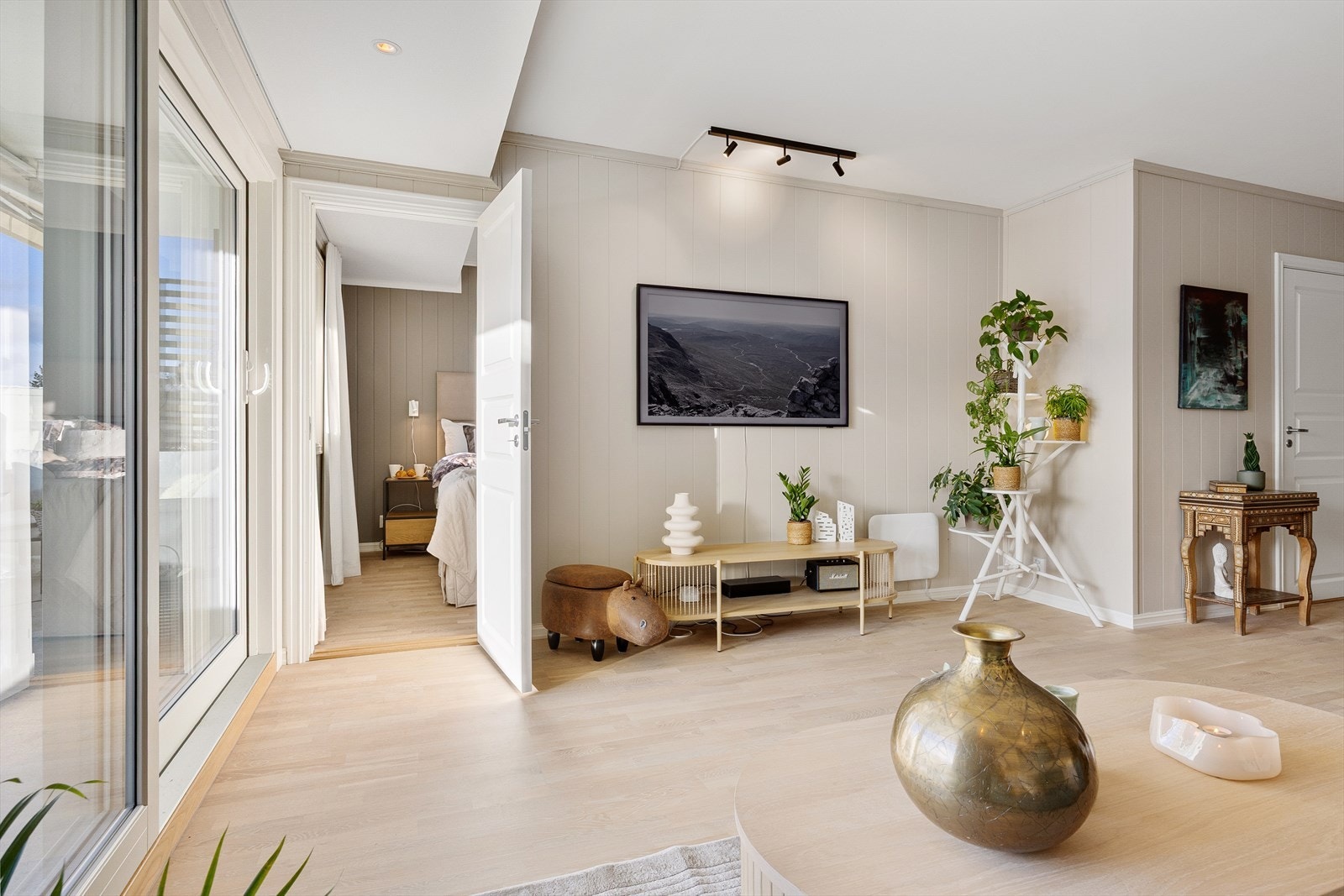 Fra stuen er det adkomst til hovedsoverom Galleribilde