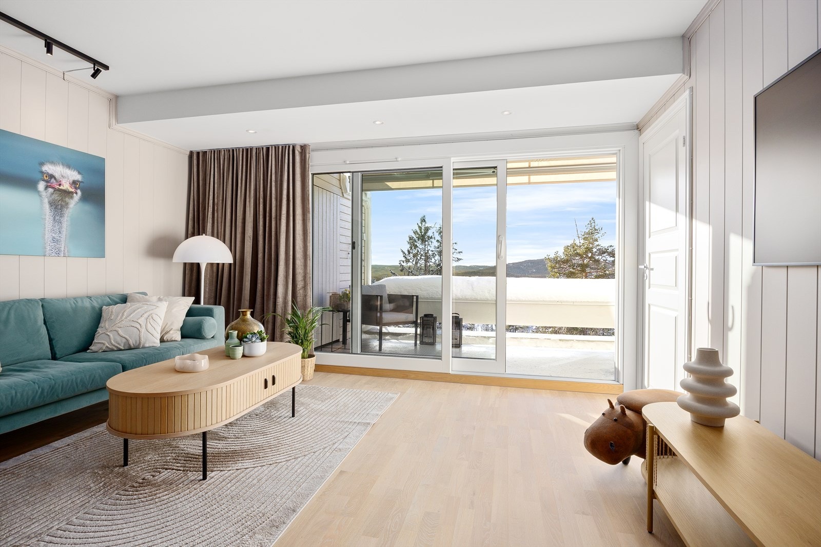 Vinduer i stue og hovedsoverom med 3-lags isolerglass fra 2018 med soldempende glass. Galleribilde