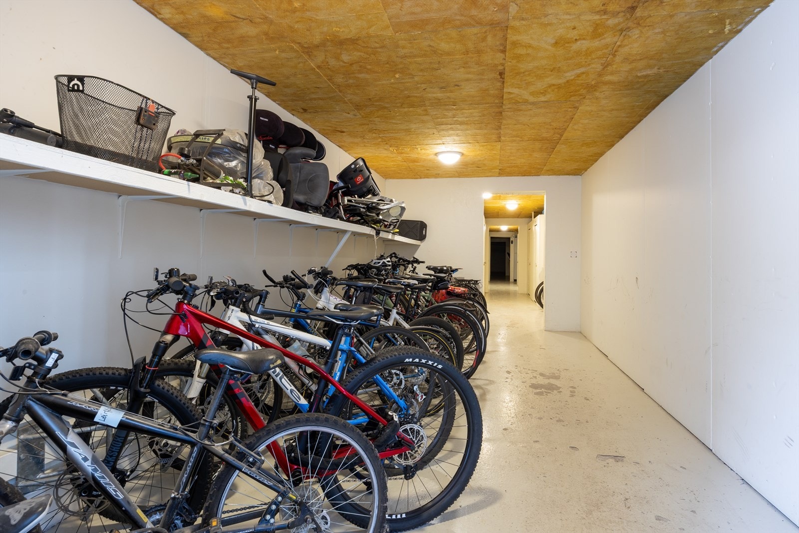 I samme etasje som leiligheten er det egen bod, samt sykkelrom. Galleribilde