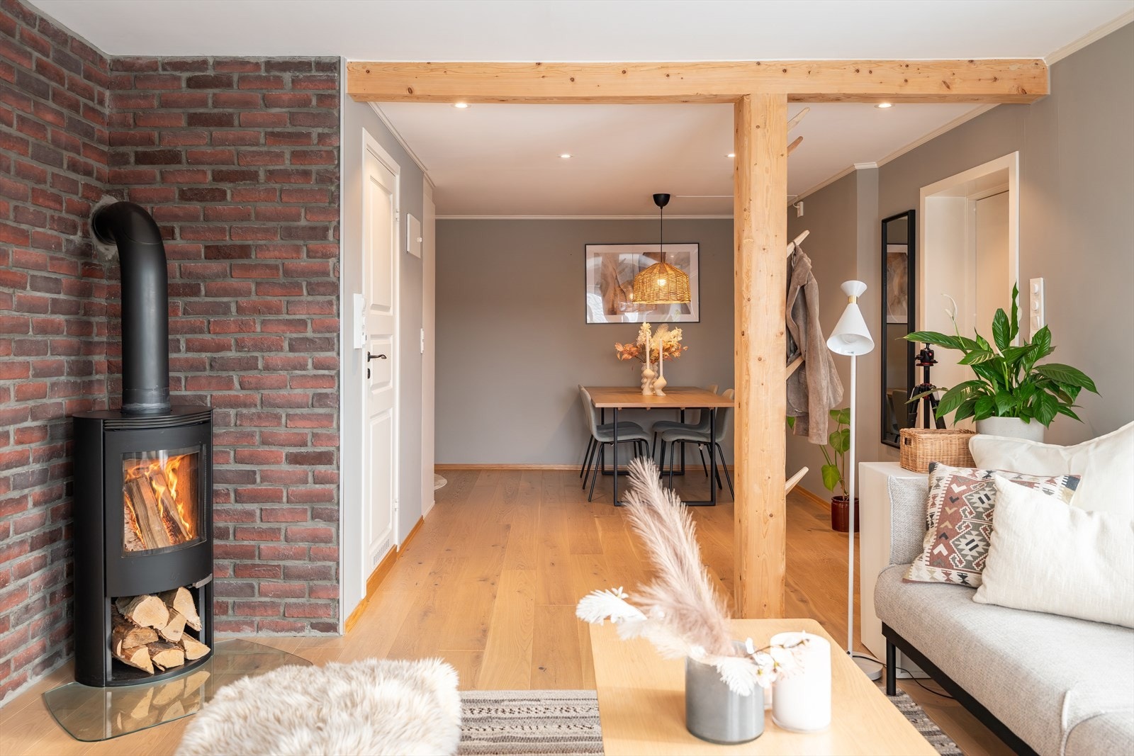 Vedovnen er strømbesparende, samtidig som det også bidrar til en lunere stemning på kalde høst- og vinterkvelder. Galleribilde