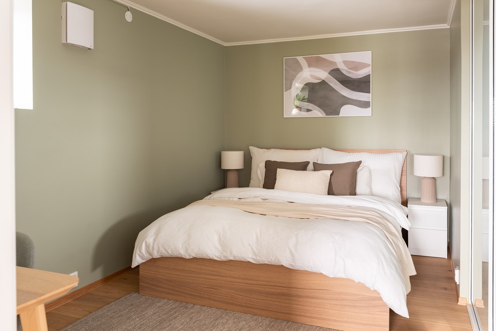 Soverommet fremstår romslig og måler 13 m². Galleribilde