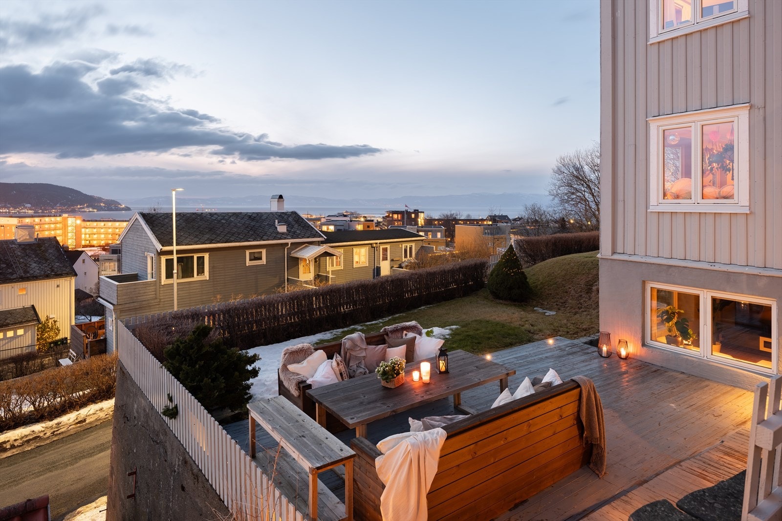 Velkommen til Landstads vei 5A, en meget innbydende 2-roms selveierleilighet med svært god beliggenhet på Rosenborg! Galleribilde