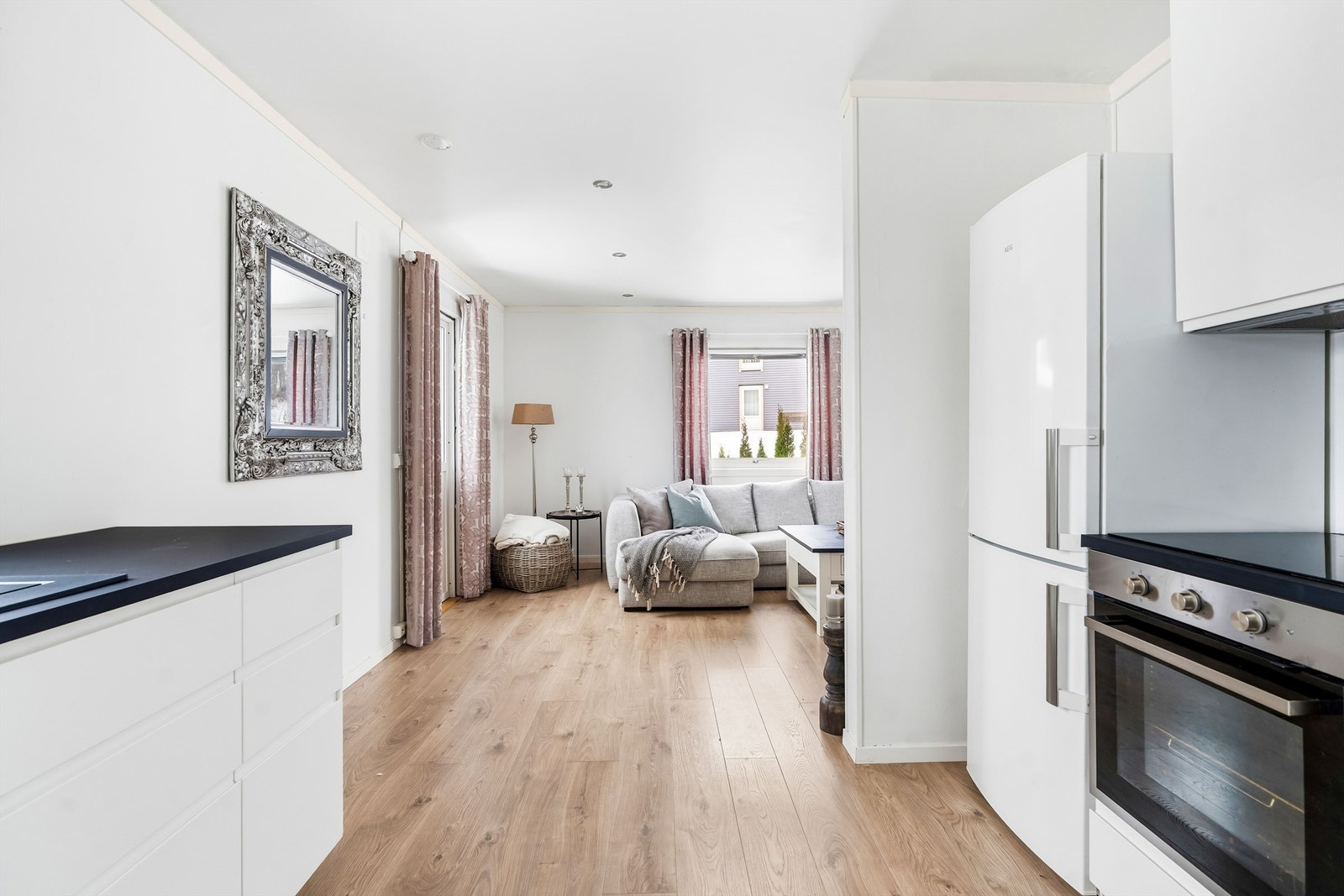 Kjøkkenrommet er i delvis åpen løsning med stue. Galleribilde