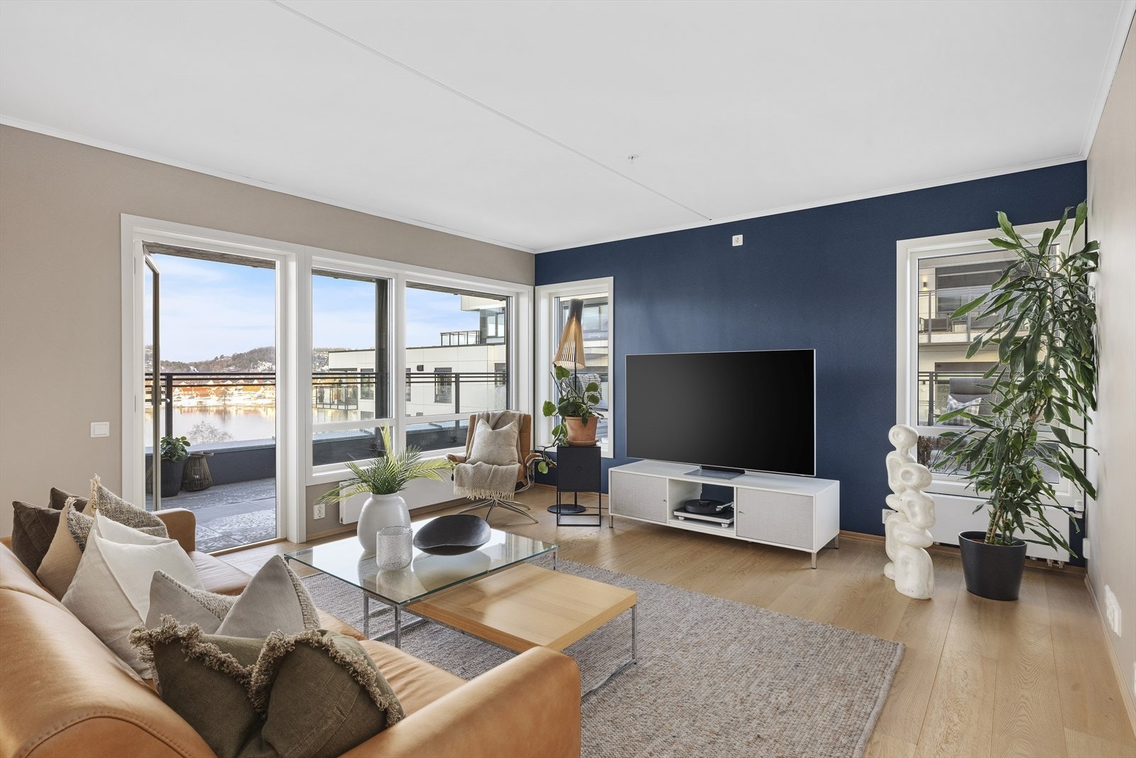 Utgang til veranda som vender mot nord og vest Galleribilde