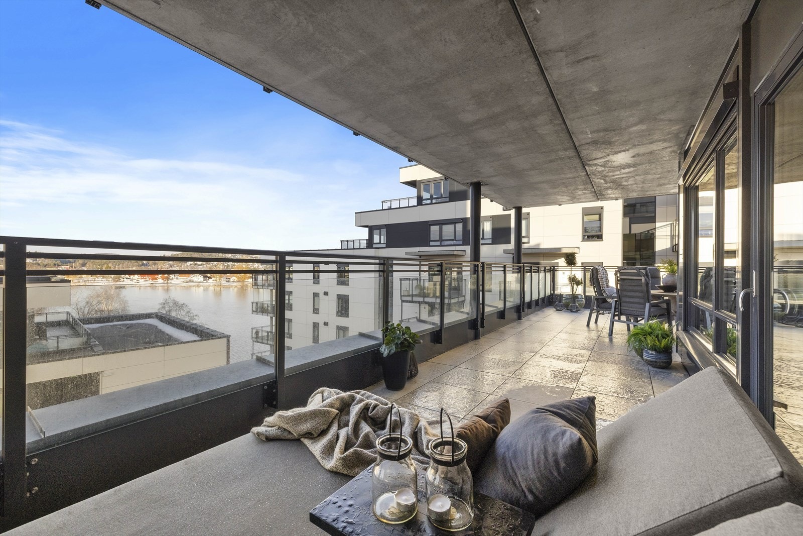 Verandaen er på 46 kvm - her kan man innrede etter eget ønske Galleribilde