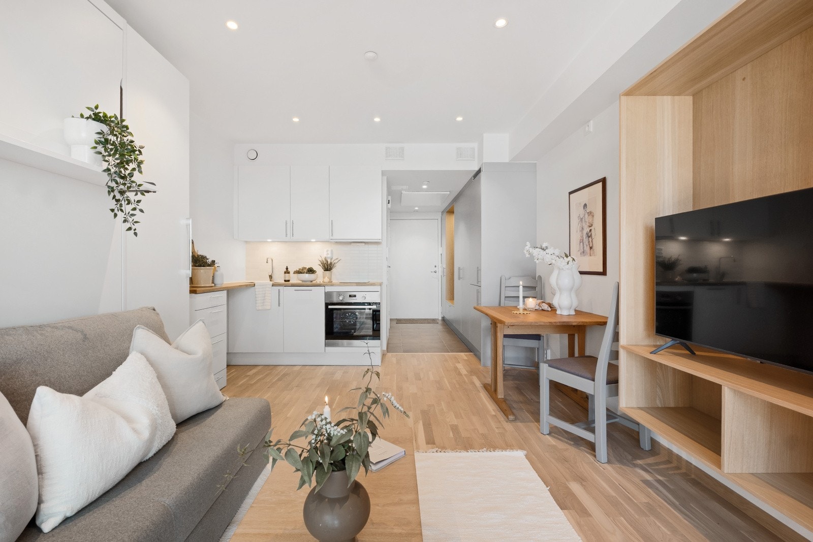 Leiligheten har lave, forutsigbare felleskostnader på kr. 1 270,- pr. mnd., og energiklasse B - som hos flere banker gir gunstige grønt boliglån. Galleribilde