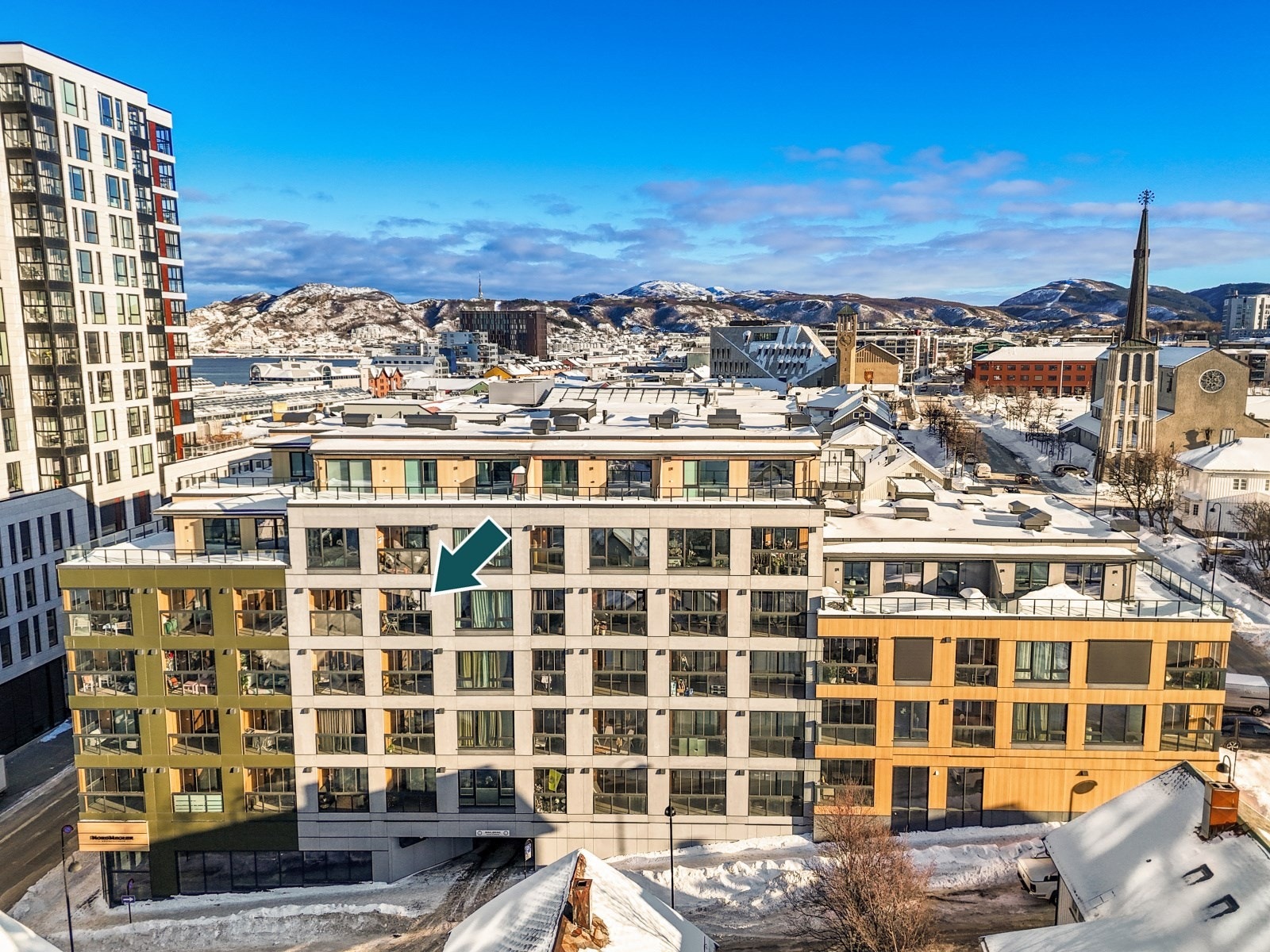Du får også nærhet til flere fine parker som bl.a. Pelle Molins plass m/strand, Kvartal 99 aktivitetspark m/skøytebane om vinteren og Solparken/Rådhusparken Galleribilde