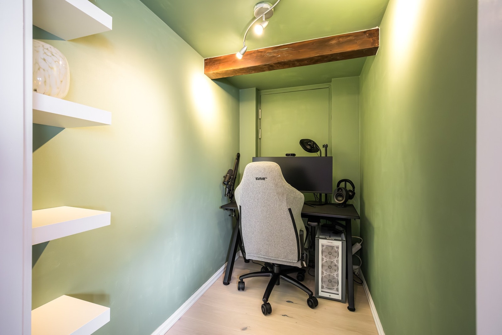 Praktisk ekstrarom - i dag benyttet som kontor Galleribilde