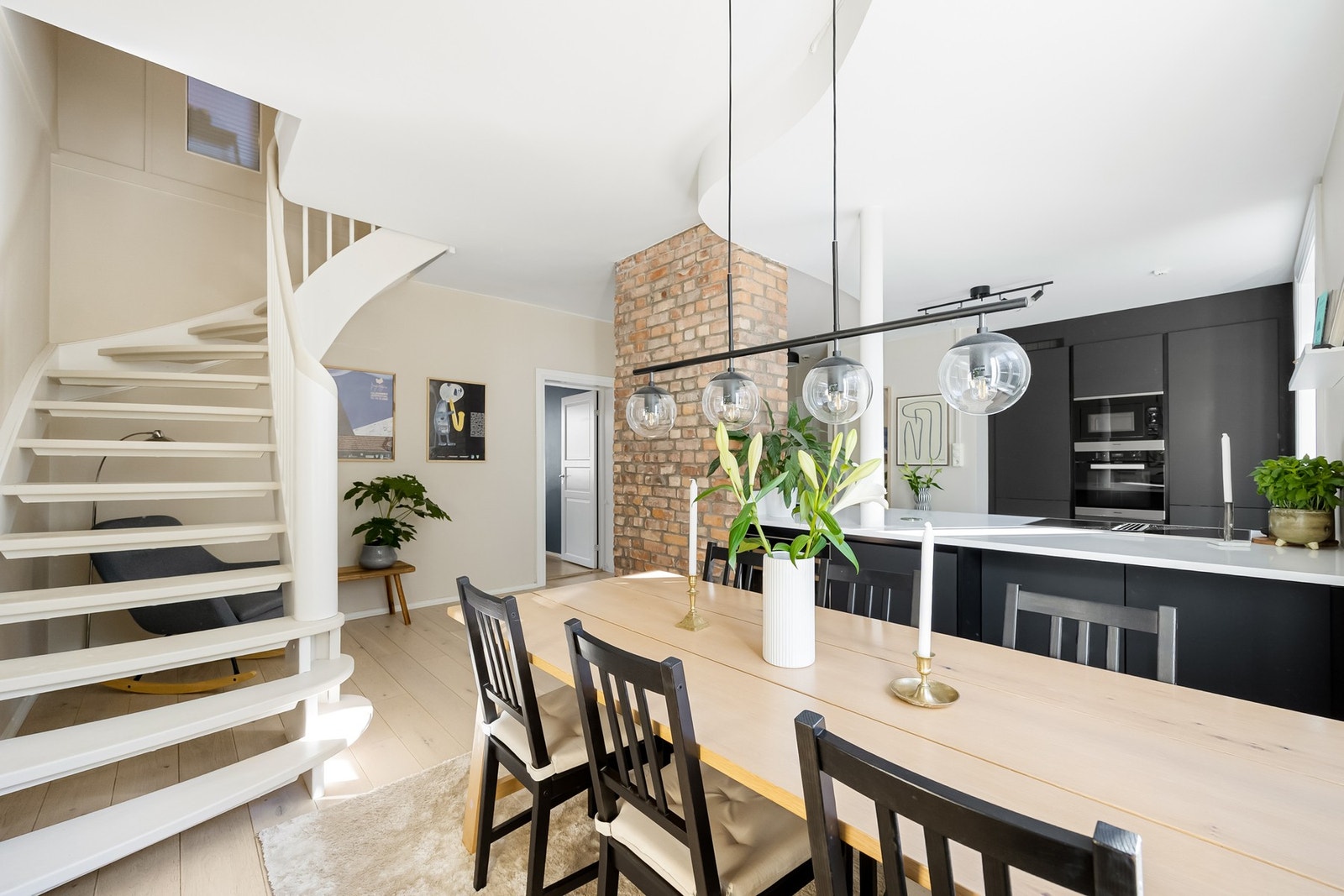 Med en åpen og sosial løsning er dette den perfekte arenaen for sosiale samlinger. Galleribilde