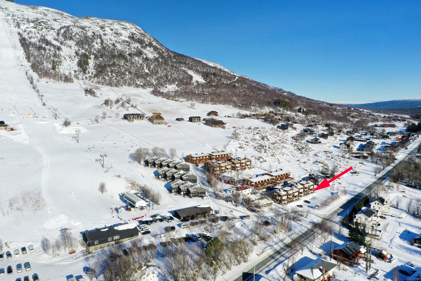 Beliggenhet ved Hovden skisenter. Her har man direkte tilknytning til Ådalen, Sletvold, Vangslia og Stølen, og til sammen utgjør disse et av Norges største alpinanlegg Galleribilde