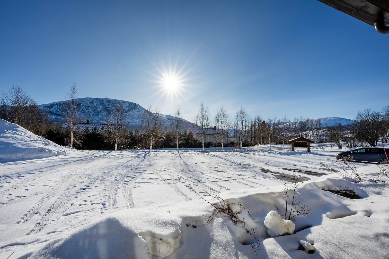 Flott utsikt mot omkringliggende fjellandskap. Galleribilde