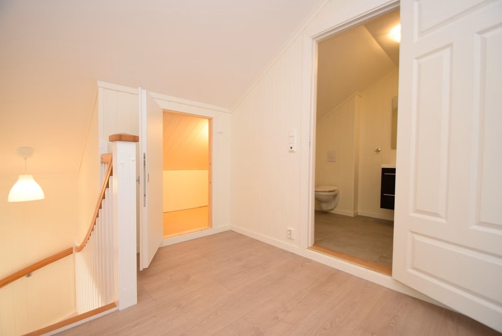 Fordelingsentre på andre etasje med innbygd bod Galleribilde