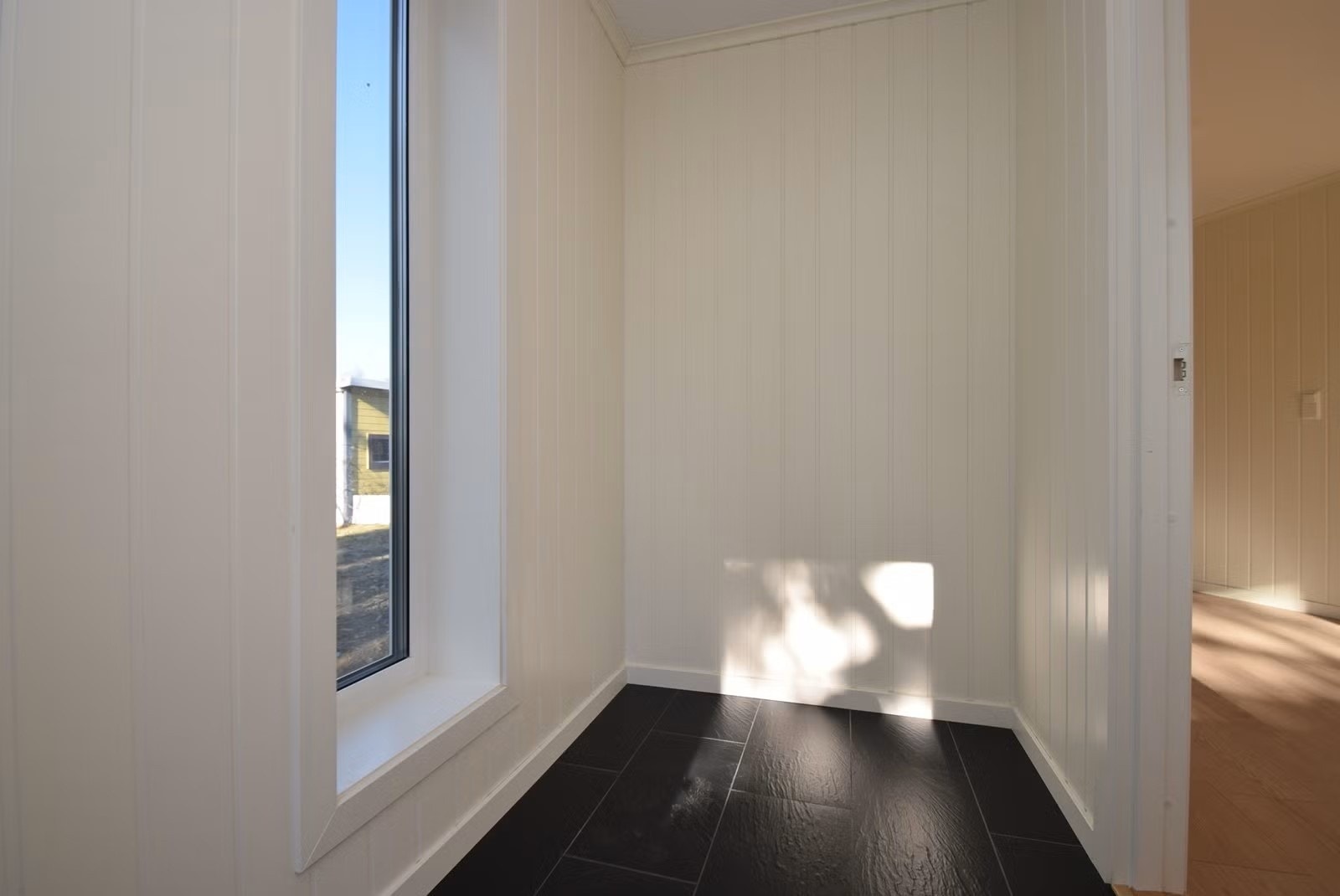 Entre med plass til klær Galleribilde