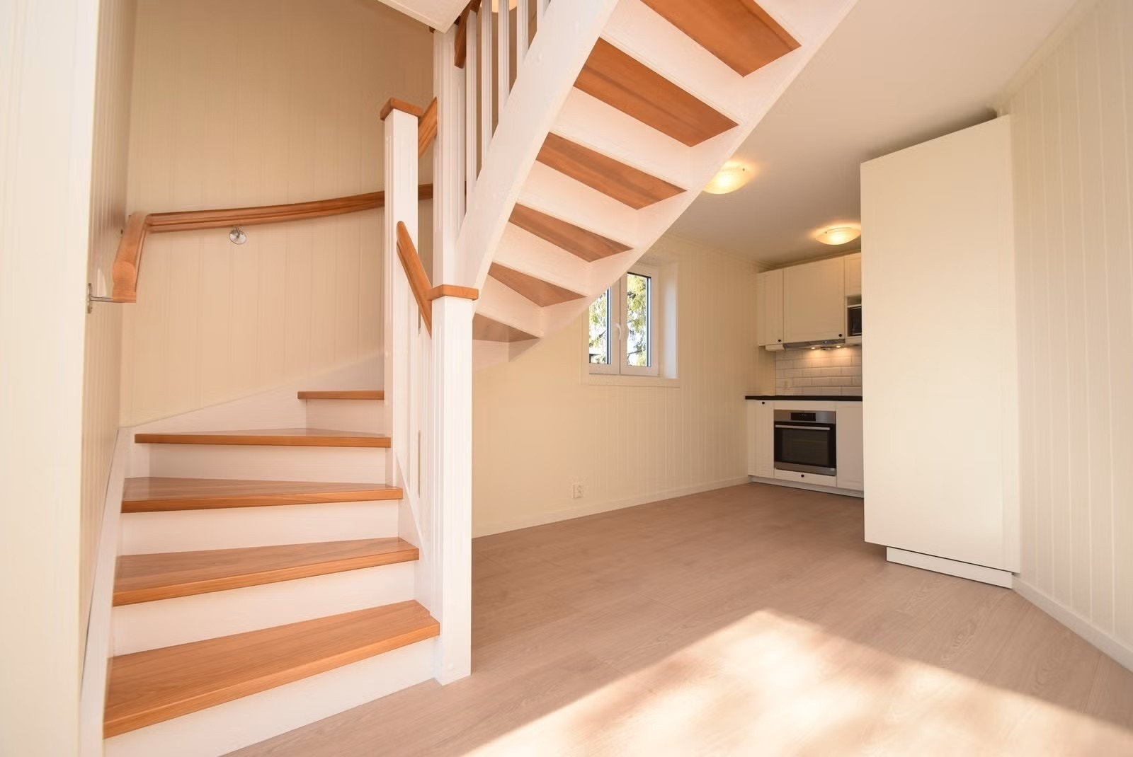 Flott trappe til andre etasje Galleribilde