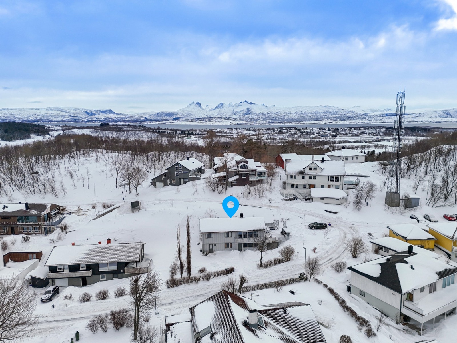 Eiendomsmegler1 v/ Sander Moe har gleden av å presentere Trollåsveien 3! (foto: Mamor Boligstyling AS) Galleribilde