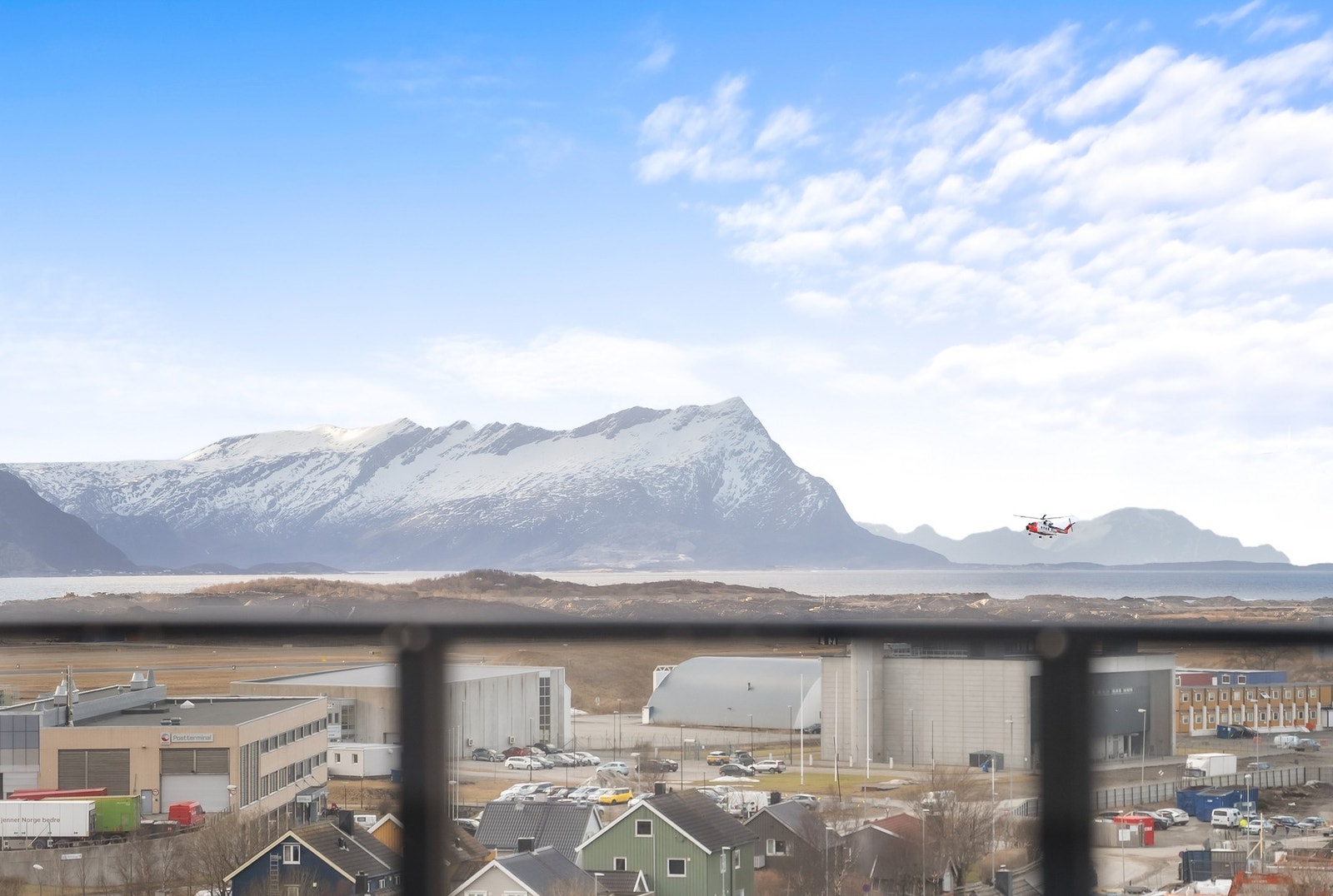 Utsikt sørvestover mot b.la Sandhornet og Fugløya. Galleribilde