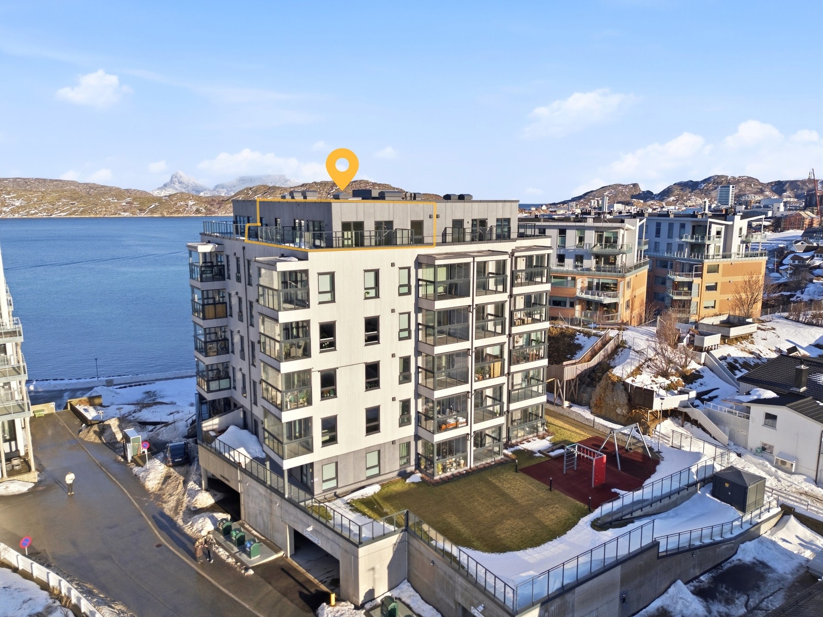 Flott og sentral beliggenhet i Radiohuset med nærhet til havet og de aller fleste fasiliteter. Galleribilde