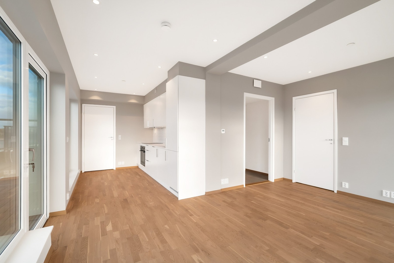 Åpen løsning mellom stue/kjøkken. Innlagt fiber fra Signal/Altibox. Galleribilde