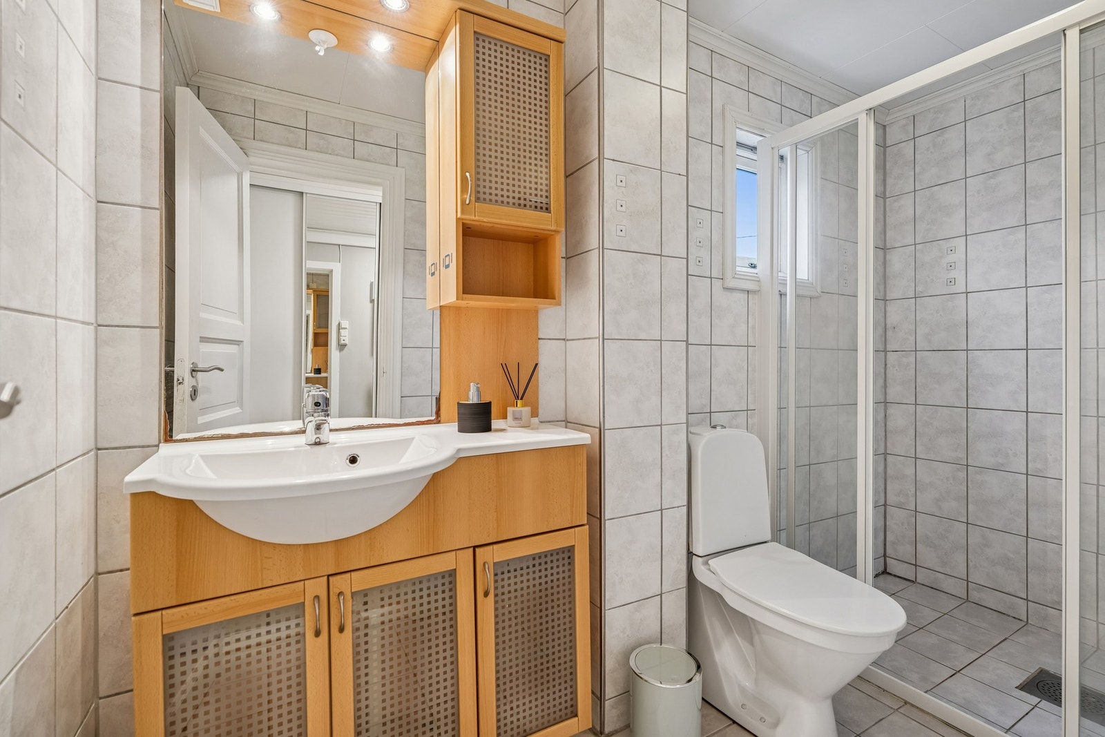 Flislagt bad med varme i gulv Galleribilde