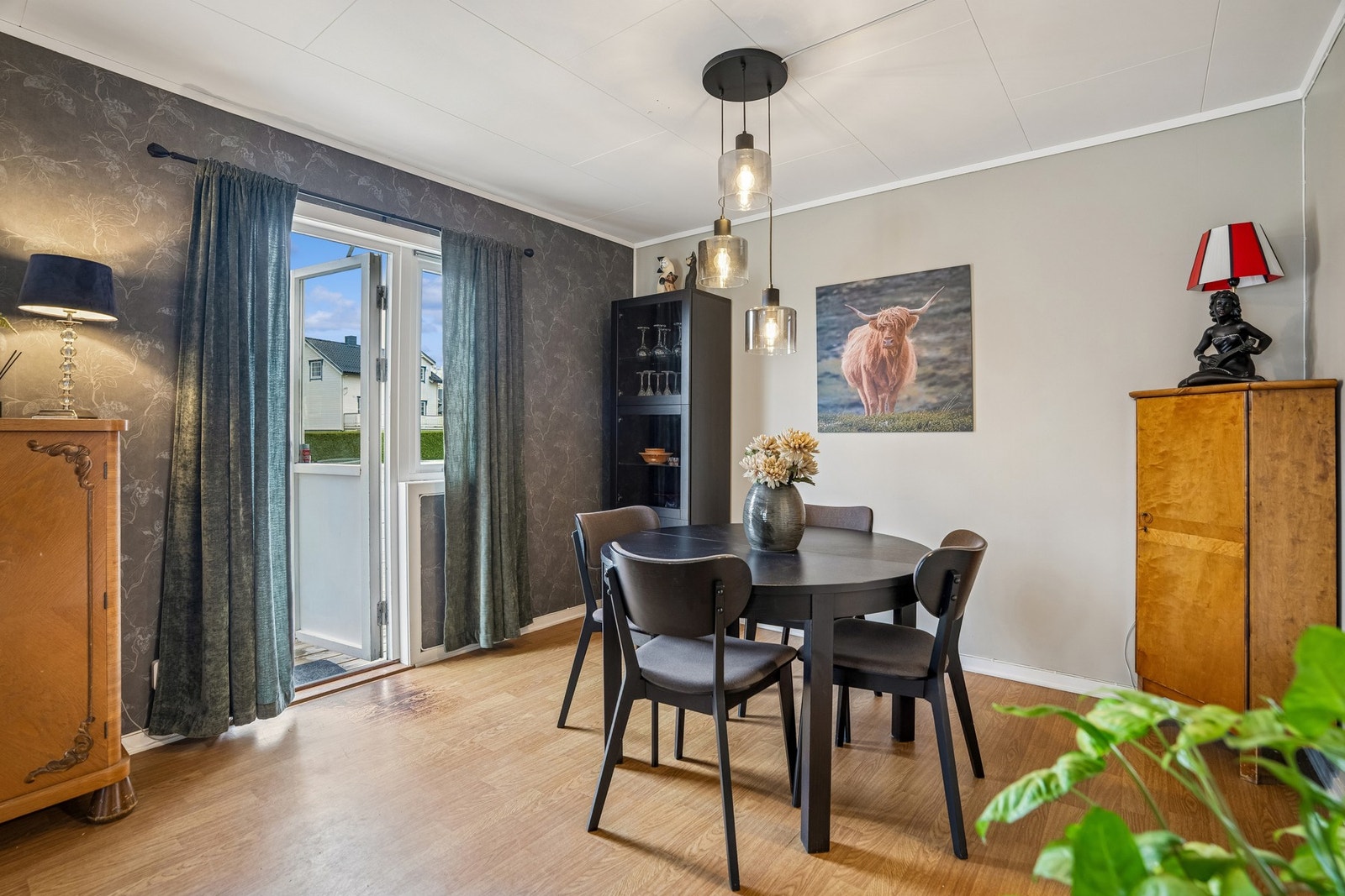 Utgang til terrasse fra spisestue Galleribilde