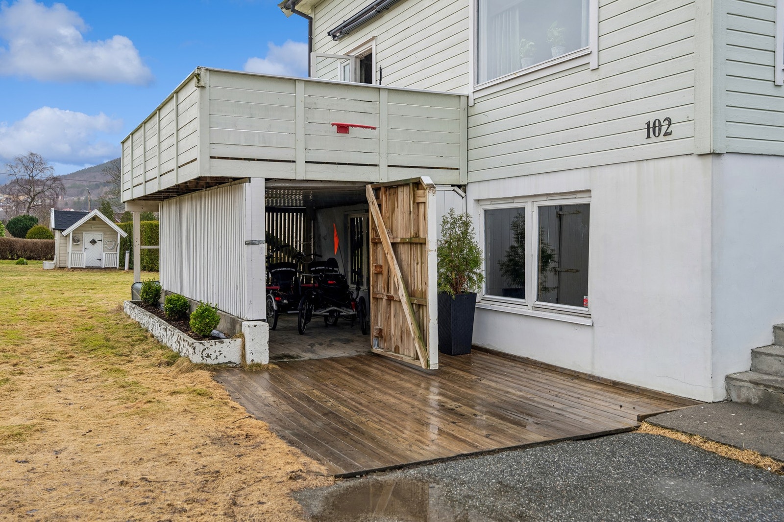 Bod under terrasse Galleribilde