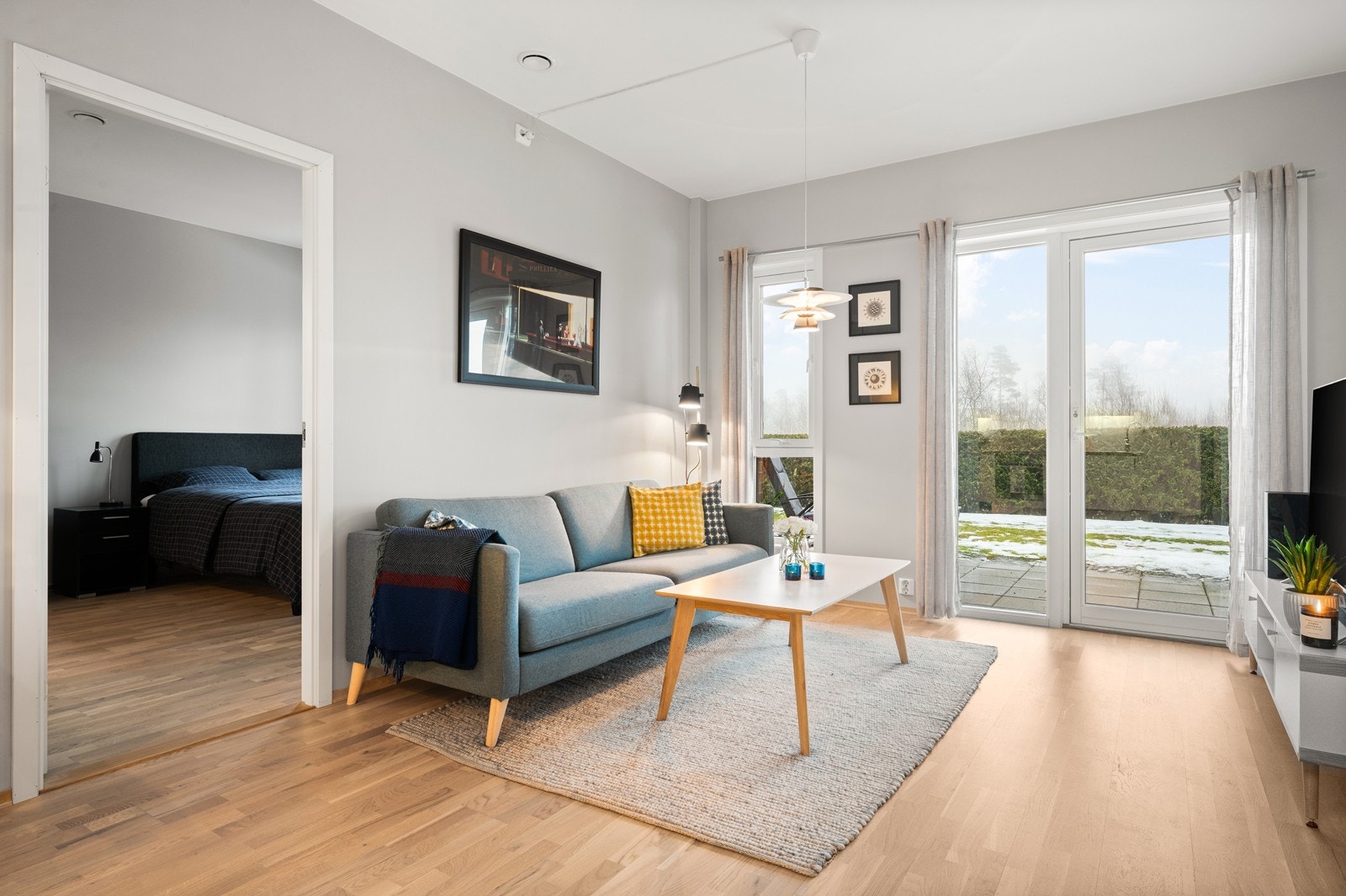 Gjennomgående parkett og vannbåren gulvvarme i alle oppholdsrom sikrer en jevn komfort. Galleribilde