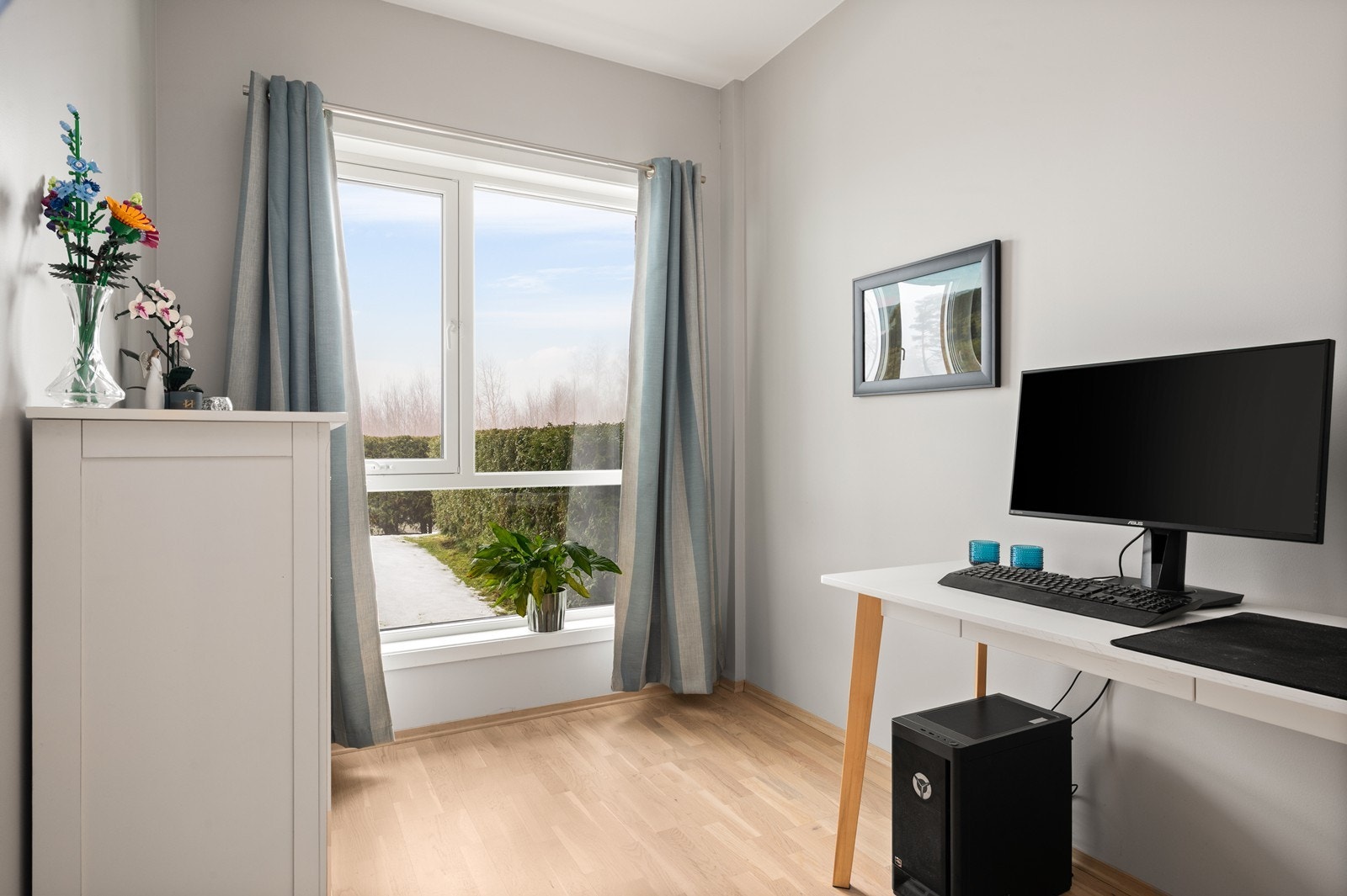 Det andre soverommet egner seg godt som barnerom, gjesterom eller kontor. Galleribilde