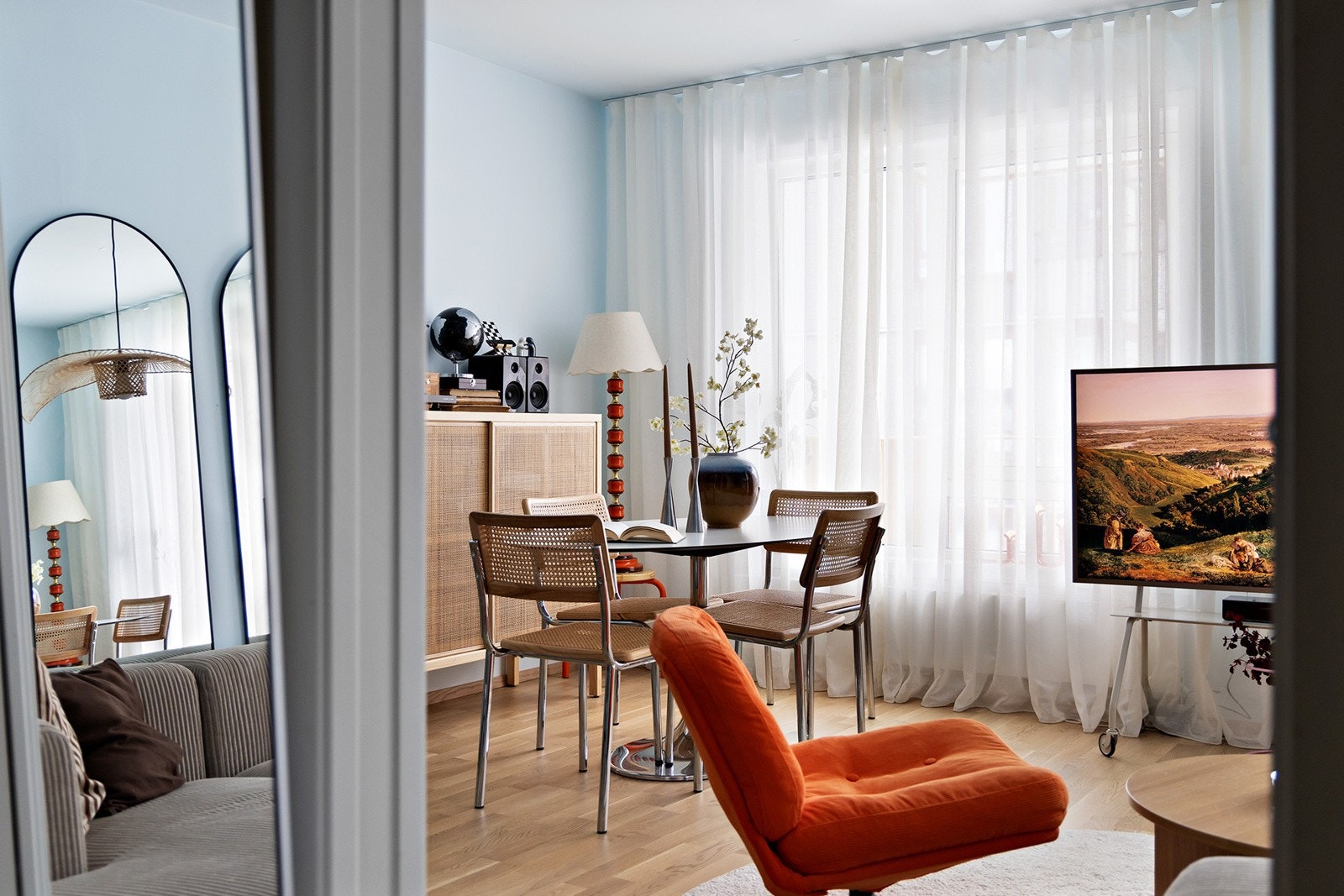 Plass til spisebord ved vindu. Galleribilde