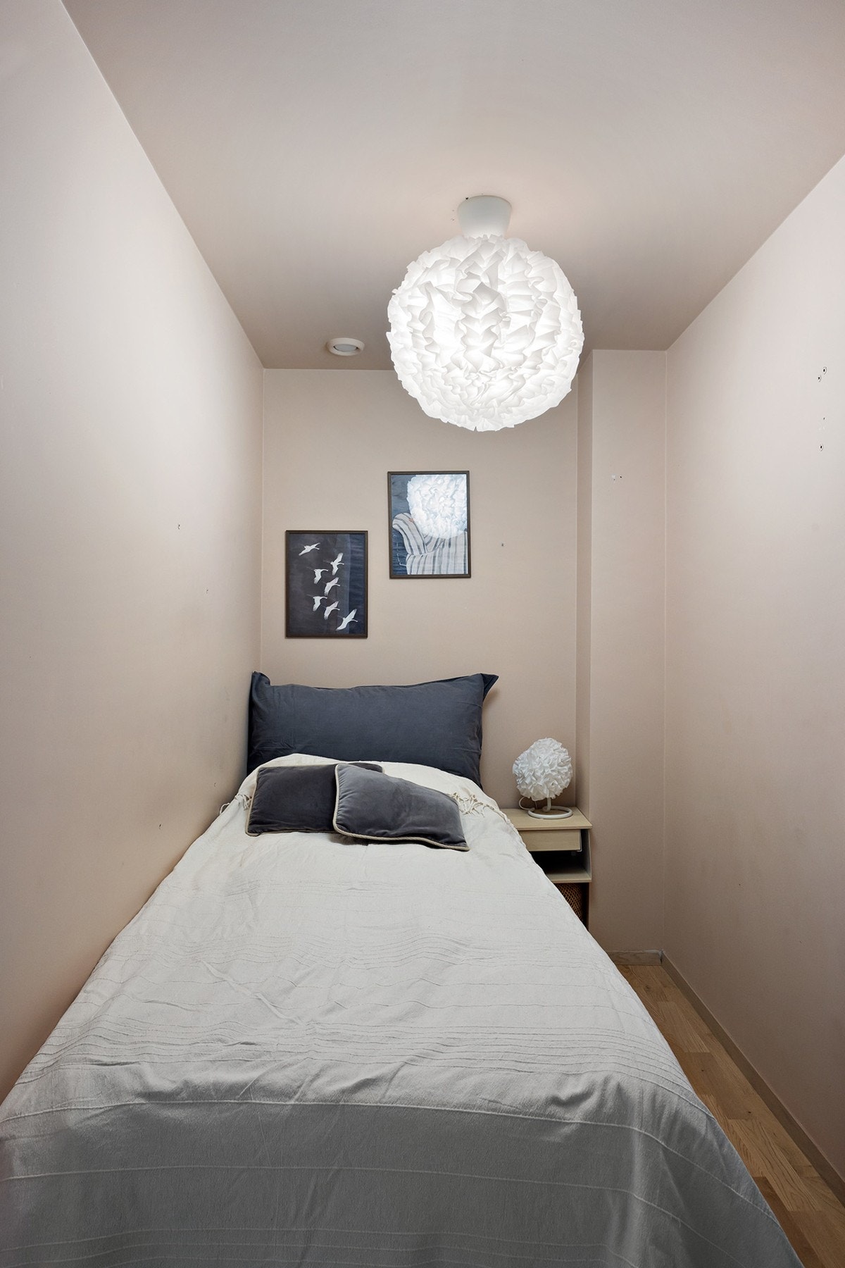 Innvendig bod, innredet som alkove. Rommet er ikke godkjent for varig opphold. Galleribilde