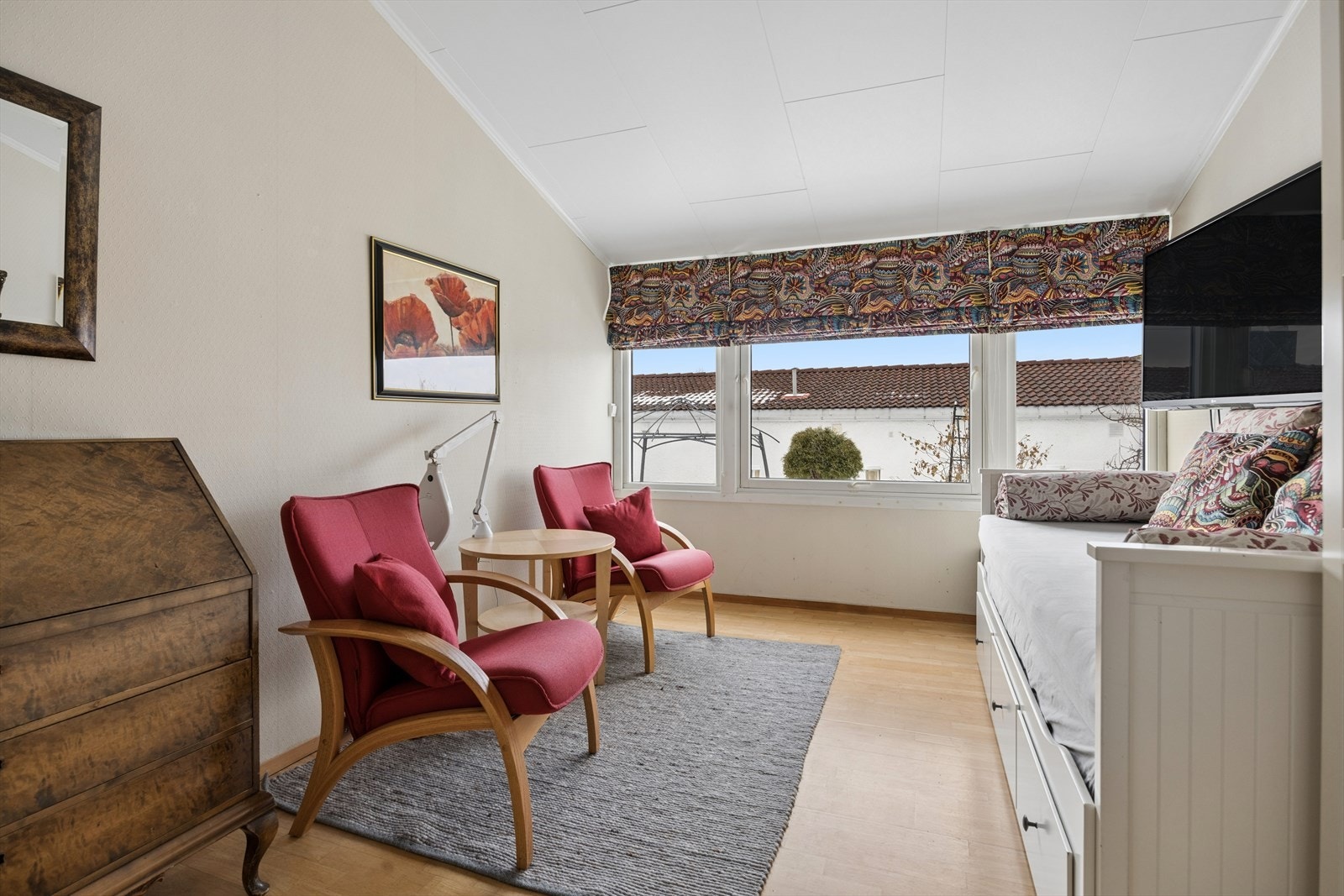 Det andre soverommet fungerer utmerket som gjesterom/ekstra TV-stue med sine 10,9 m². Galleribilde