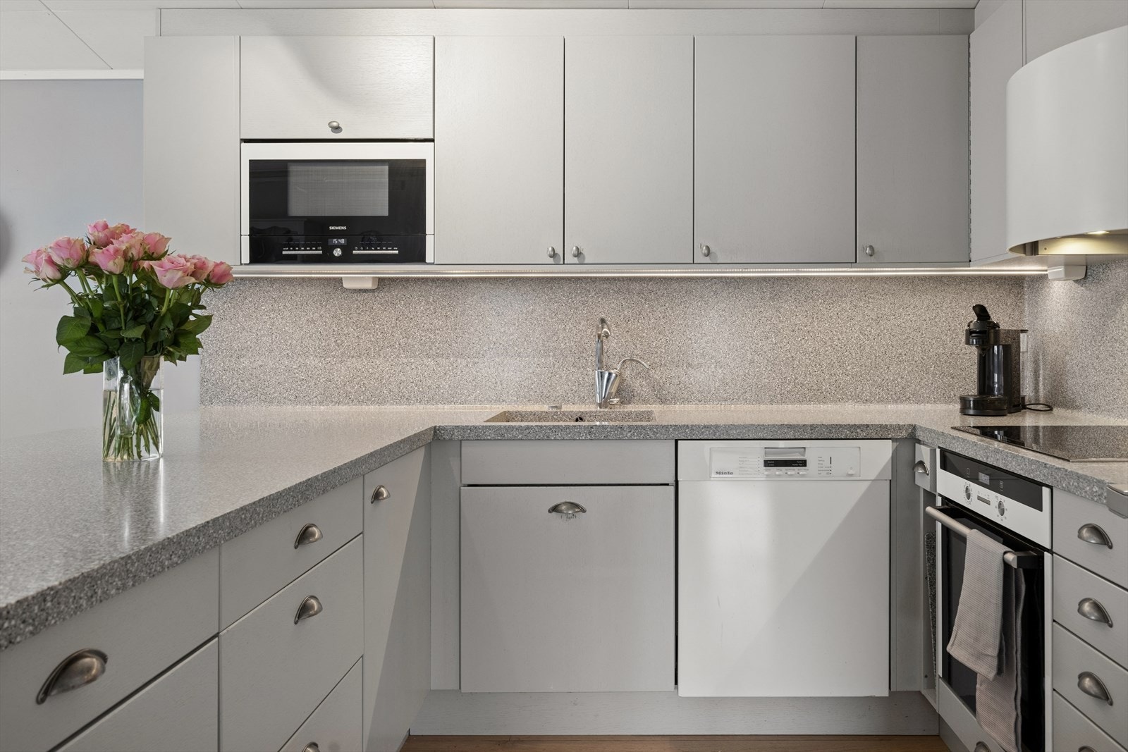 Kjøkkenet fremstår som velholdt og har fått TG 1 av takstmann. Galleribilde