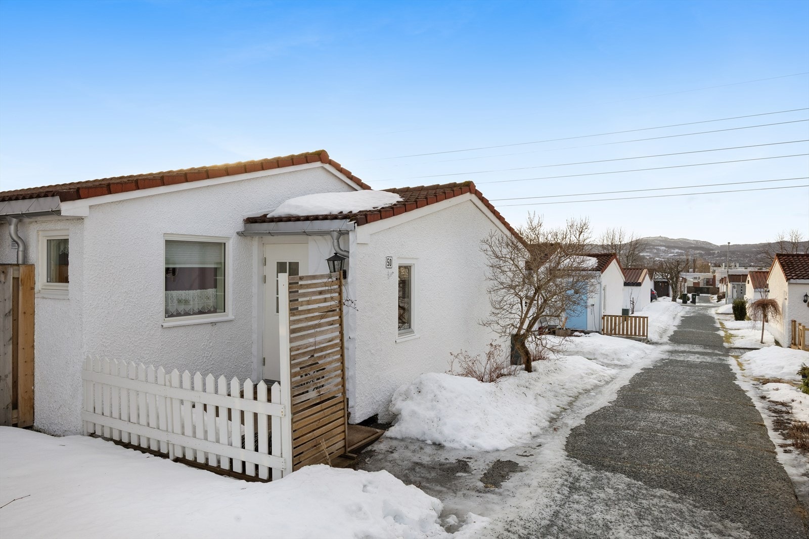 Fra ytterdøra har du gangavstand til Nardosenteret med de fleste servicefunksjoner man trenger i det daglige. Galleribilde